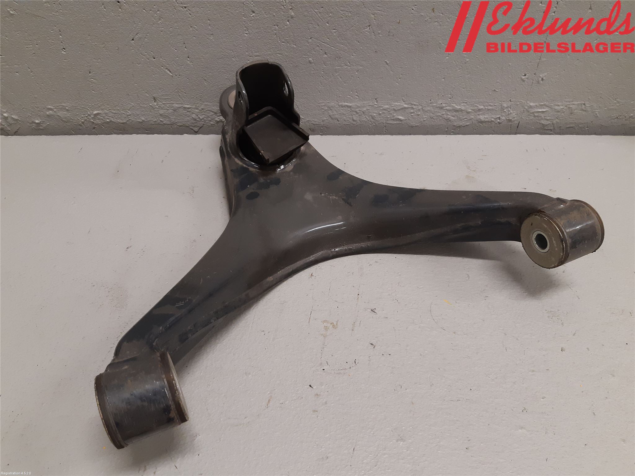 Iveco DAILY 14->> Bärarm Fram Undre Hö