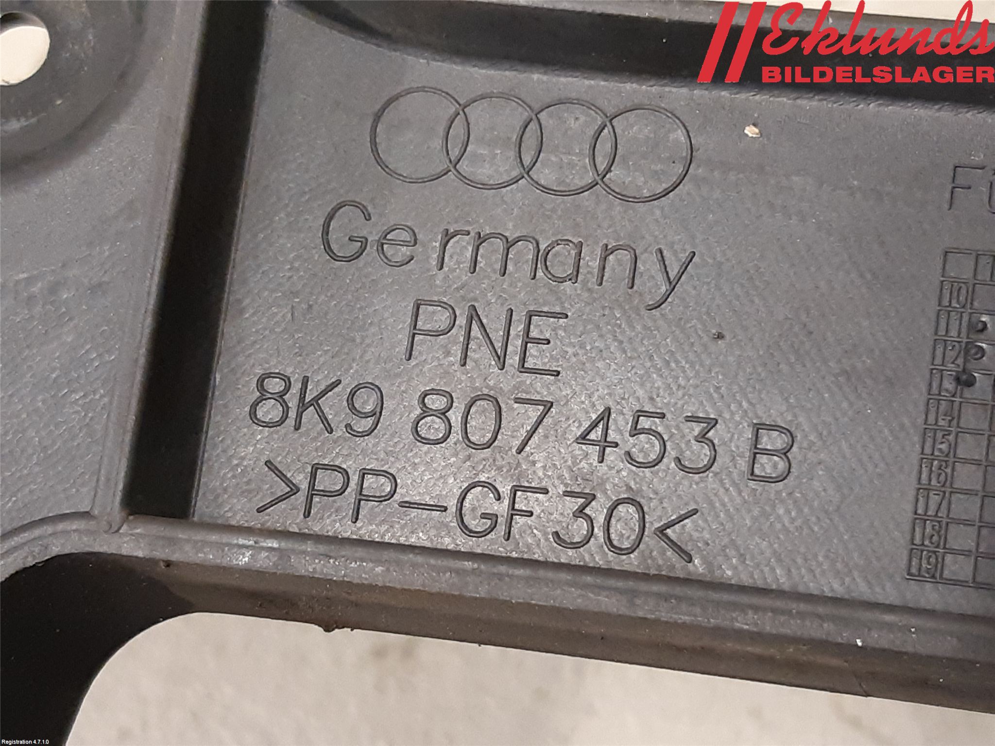 Audi A4 12-15 Stötfångarfäste Bak Vä