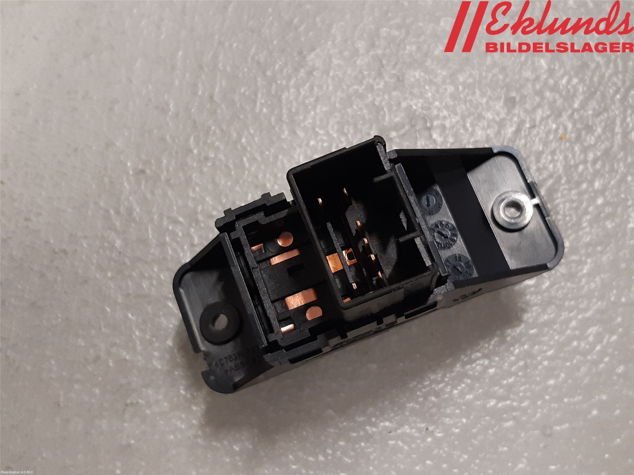 Kia STONIC 18->> Strömställare Elhiss