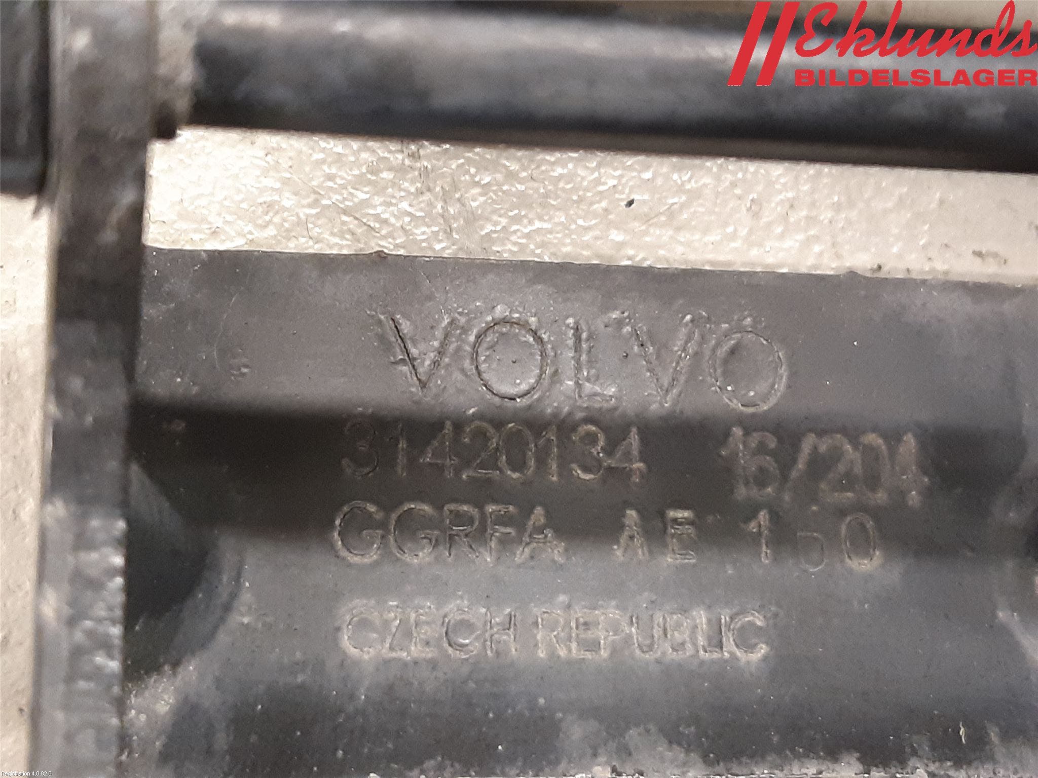 Volvo V90 17->> Bakluckegångjärn Vä