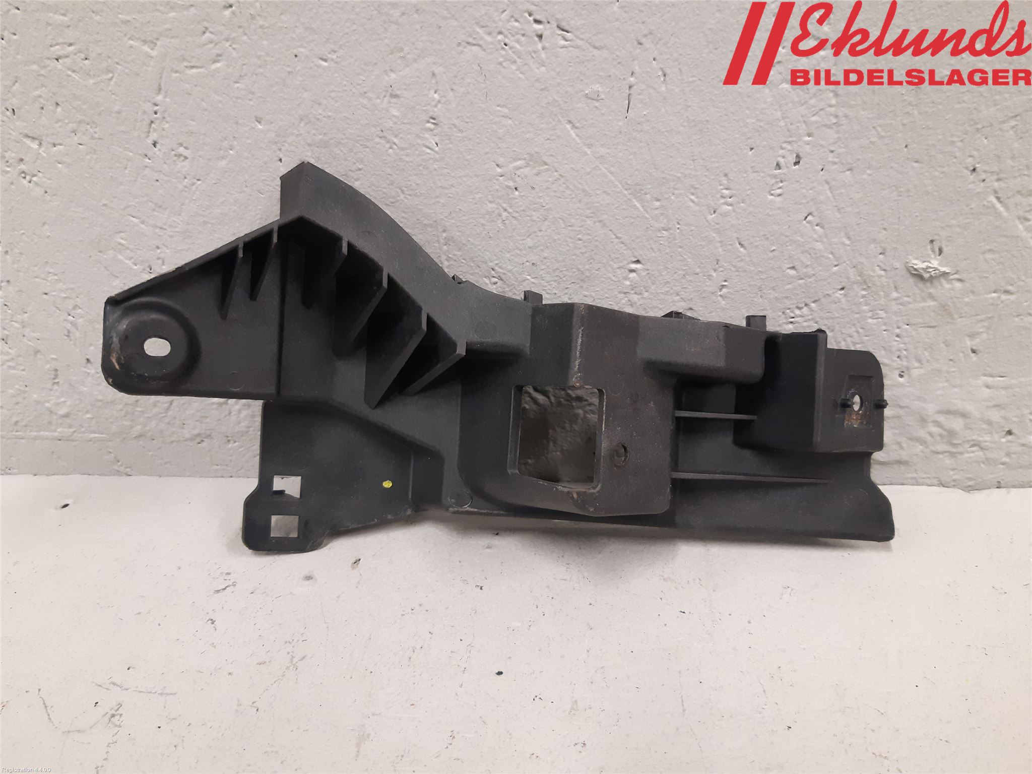 Fiat TIPO/CROSS 16- Stötfångarfäste Bak Vä