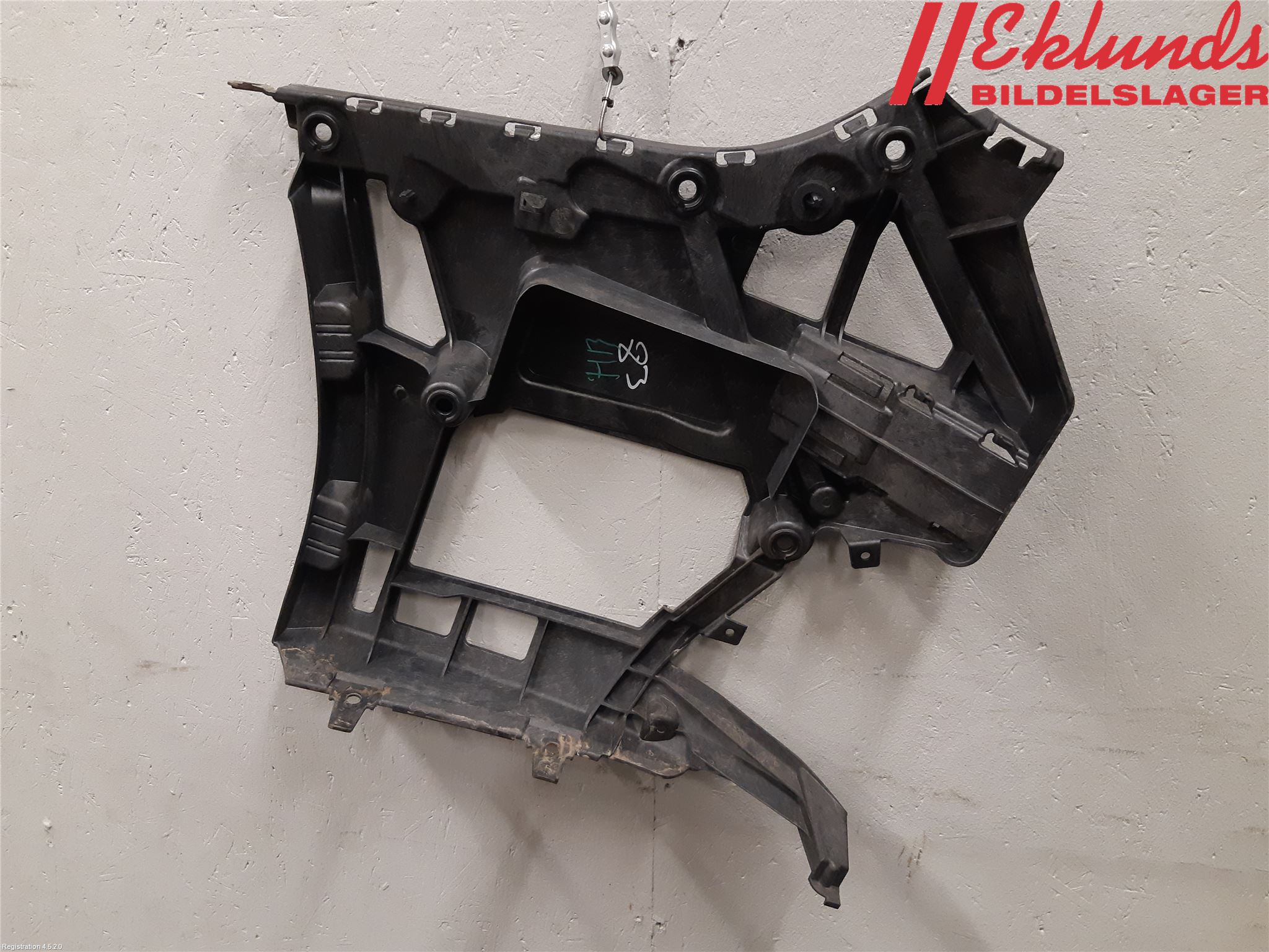 BMW 3 G20/G21/G80/G81 19- Stötfångarfäste Bak Hö