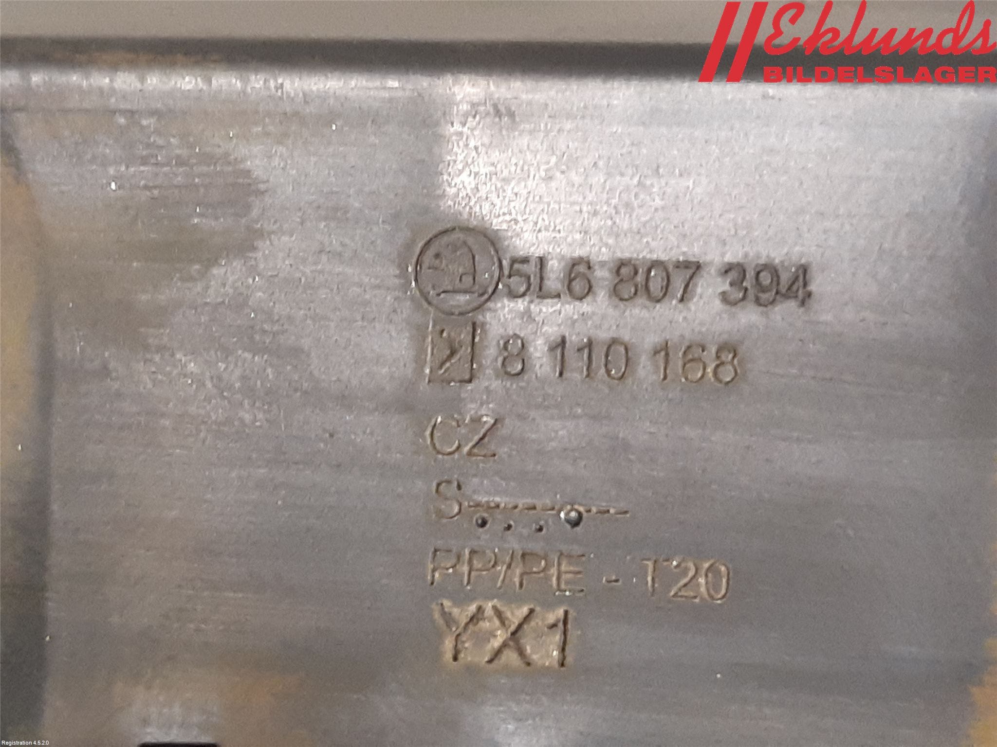 Skoda YETI Stötfångarfäste Bak Hö