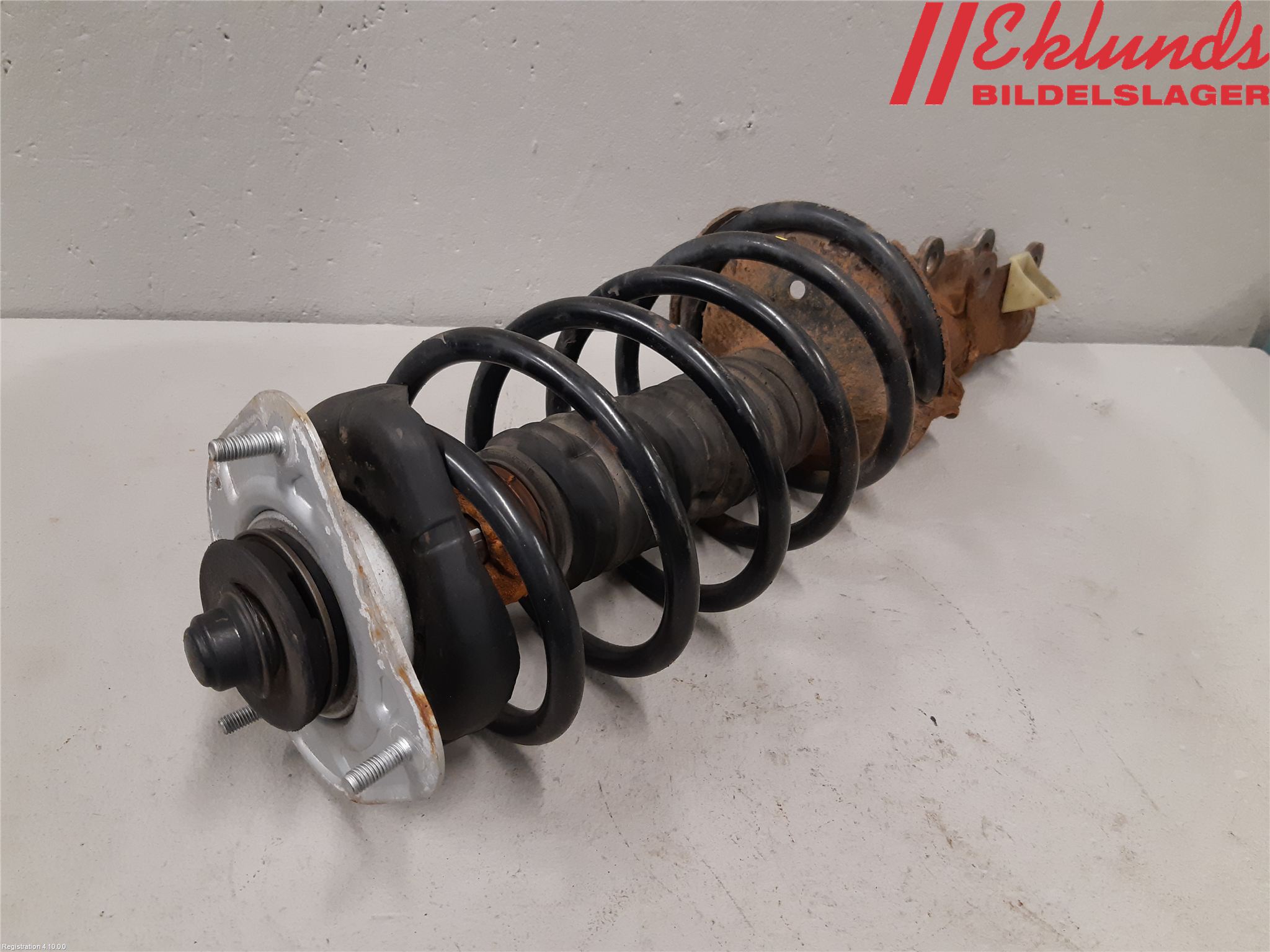 Volvo XC70 01-04 Fjäderben Fram Höger