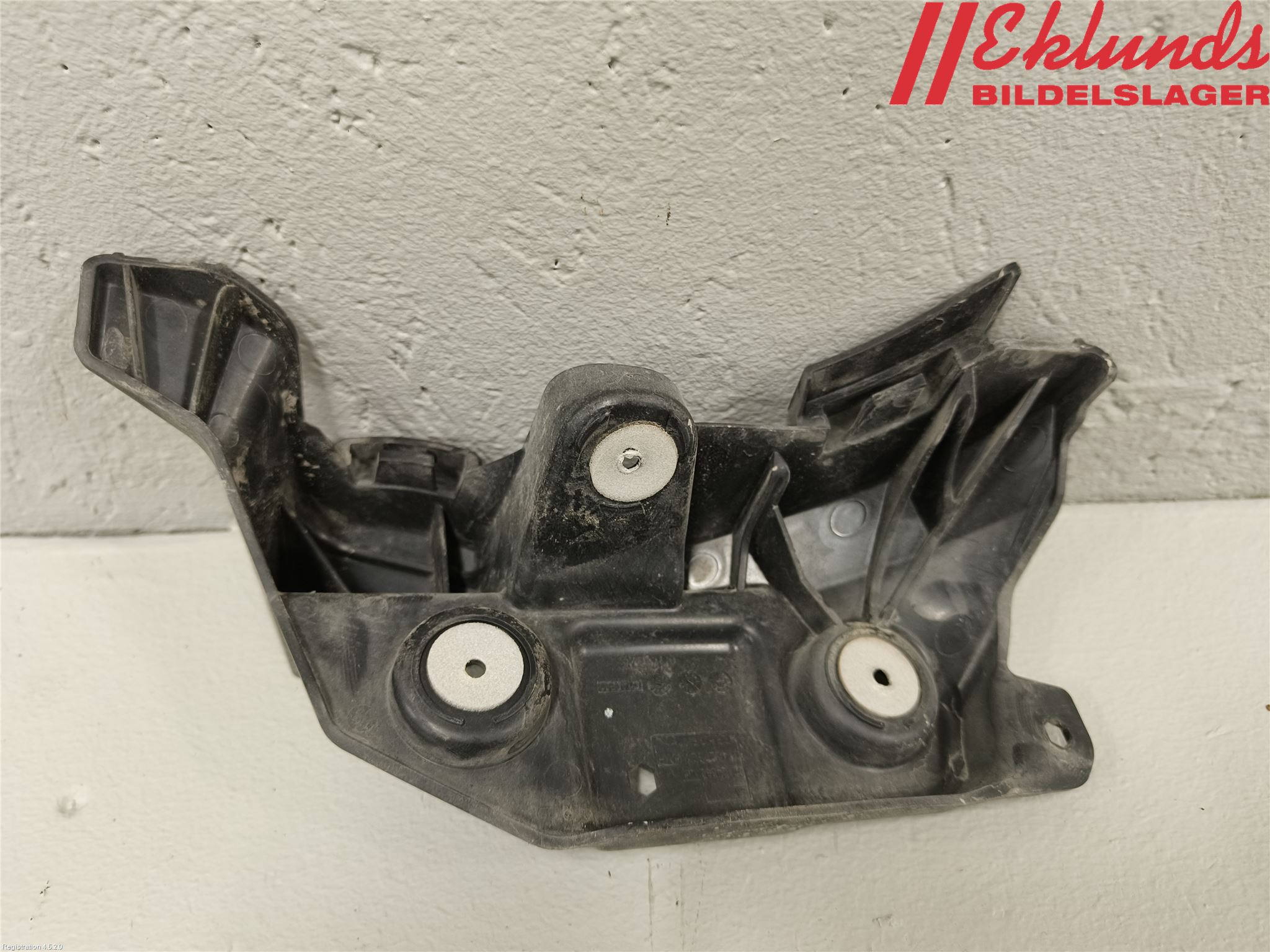 Opel INSIGNIA 17- Stötfångarfäste Bak Vä