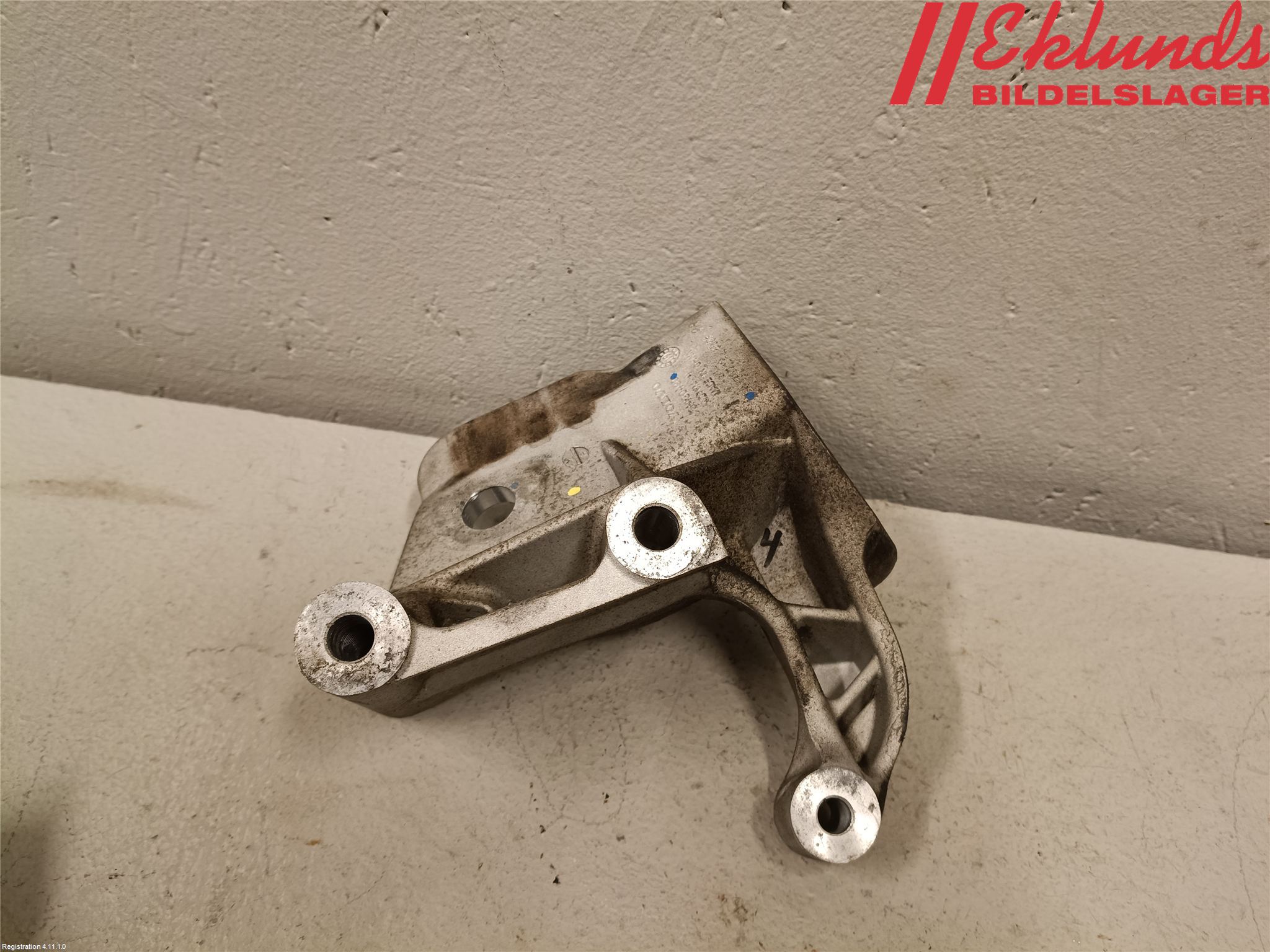 Volvo V60 19- Motorfäste