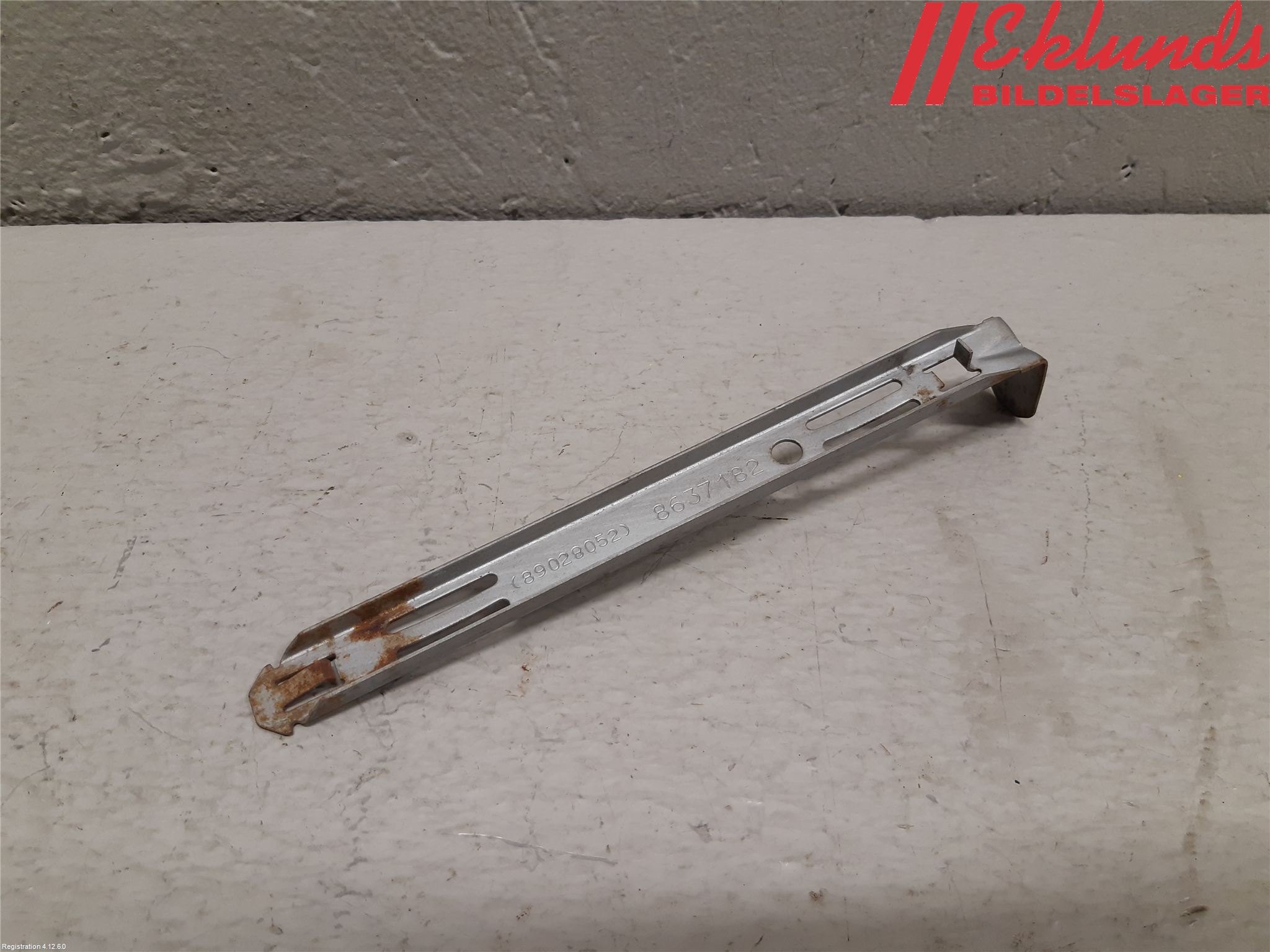 Volvo XC90 07-14 Strålkast Fästsarg