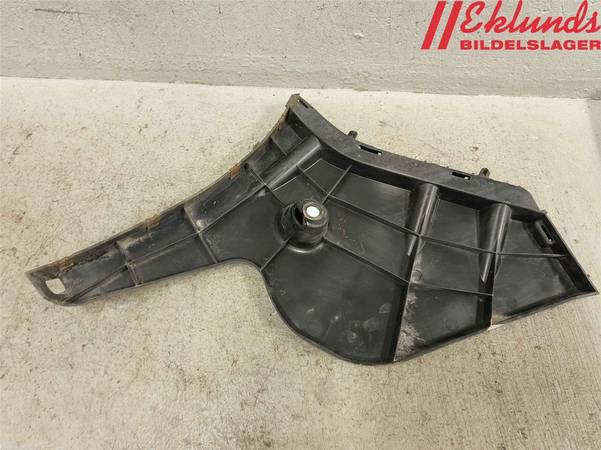 Volvo V60 14-18 Stötfångarfäste Bak Hö