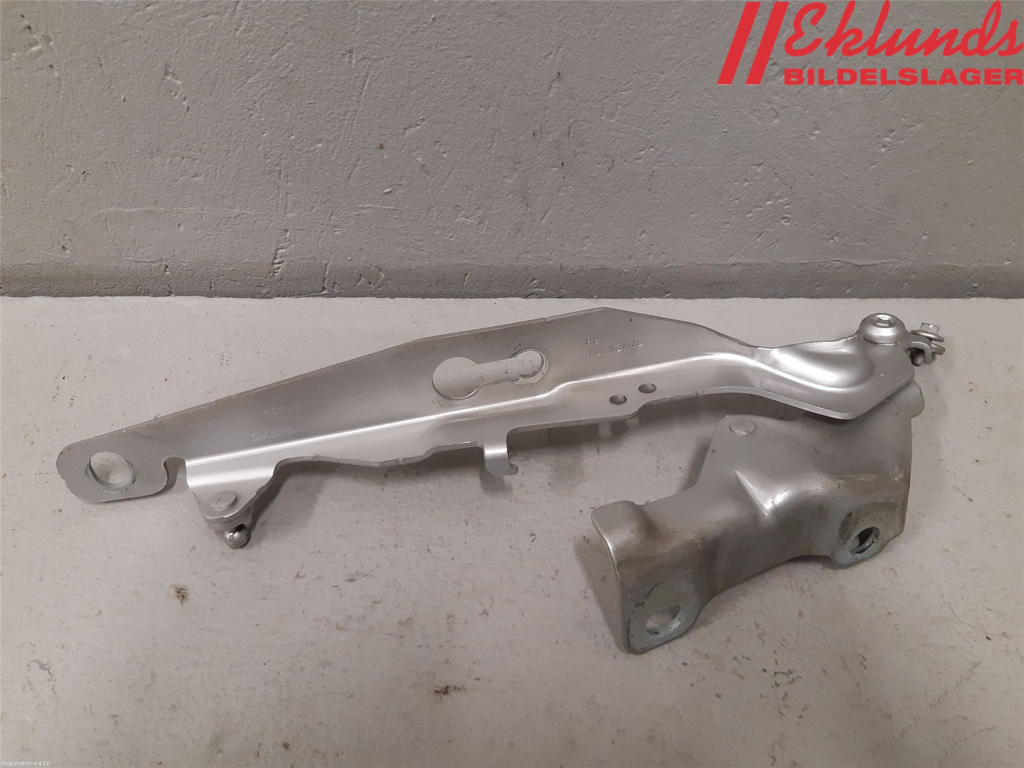 Volvo V70 08-13 Huvgångjärn