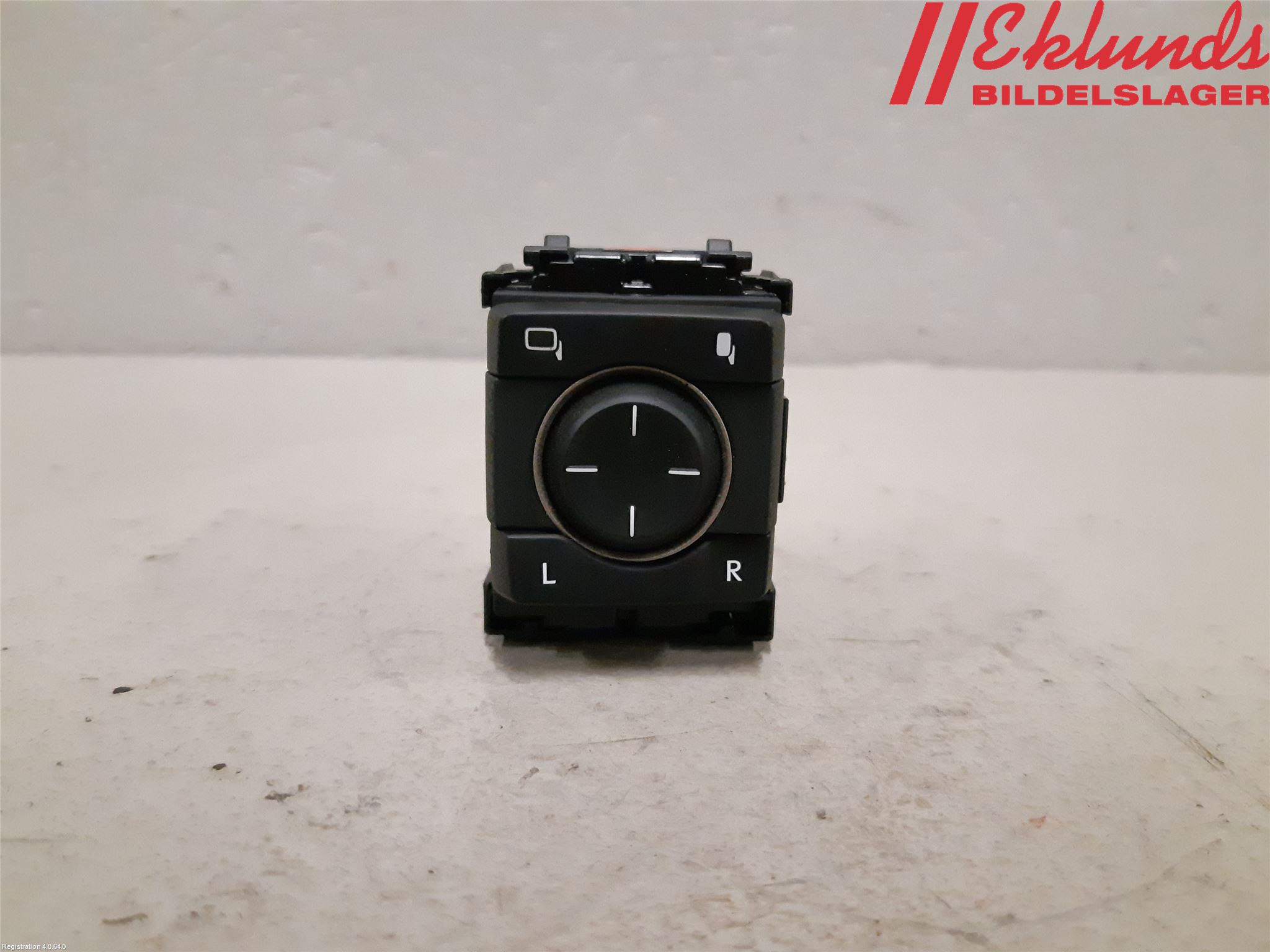 Lexus UX/300e 19- Strömställare Spegel