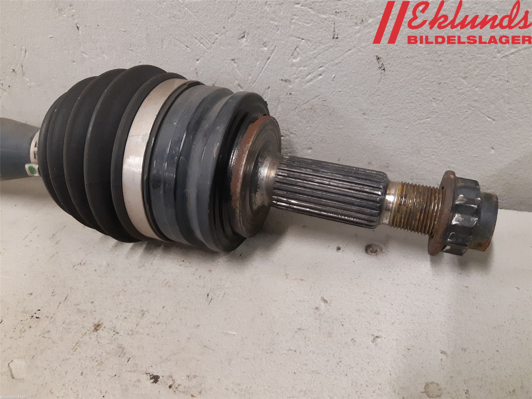 Toyota C-HR 16-23 Drivaxel Fram Höger