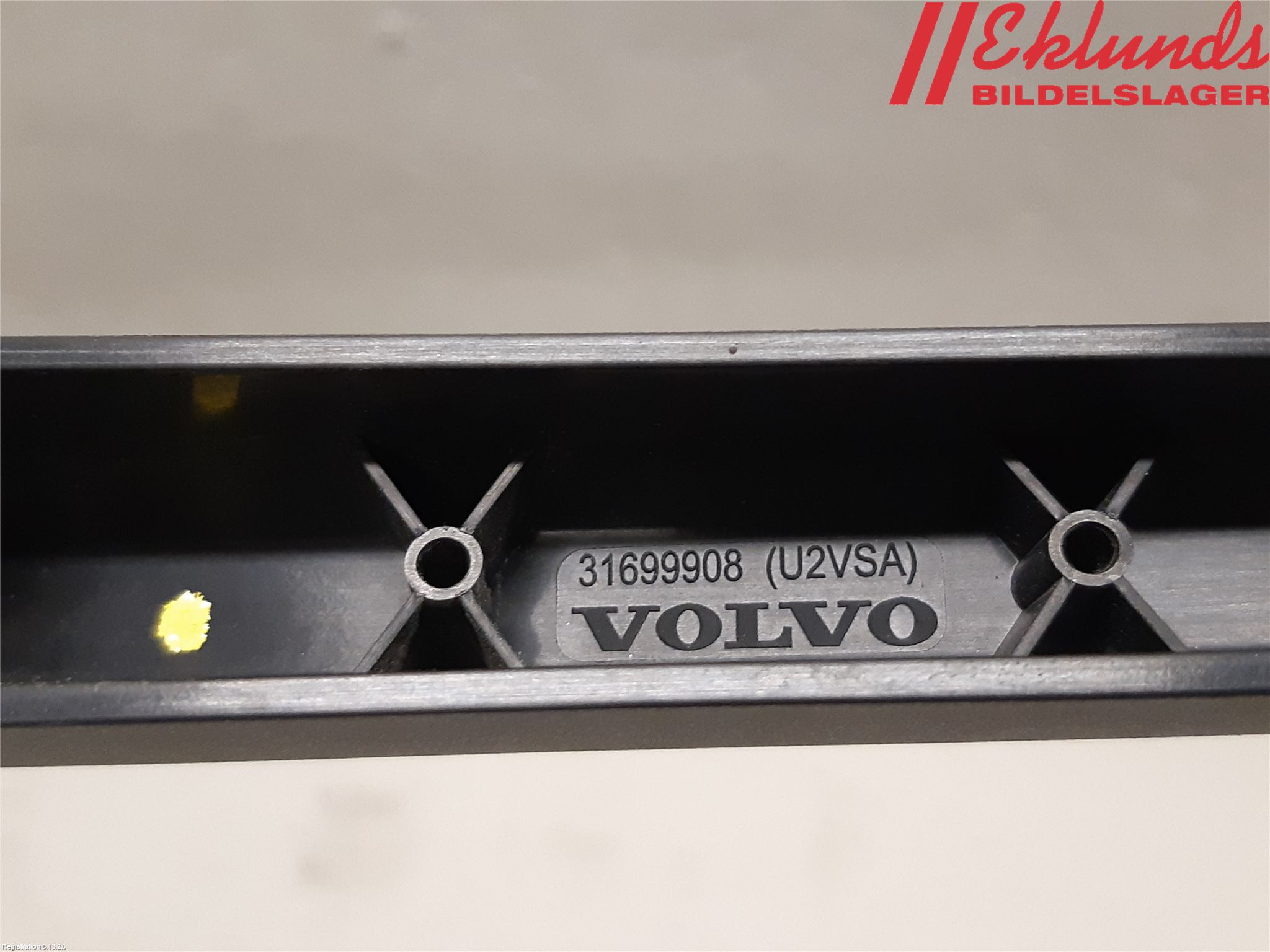 Volvo XC40/RECHARGE 18- Torkararm-Bakruta