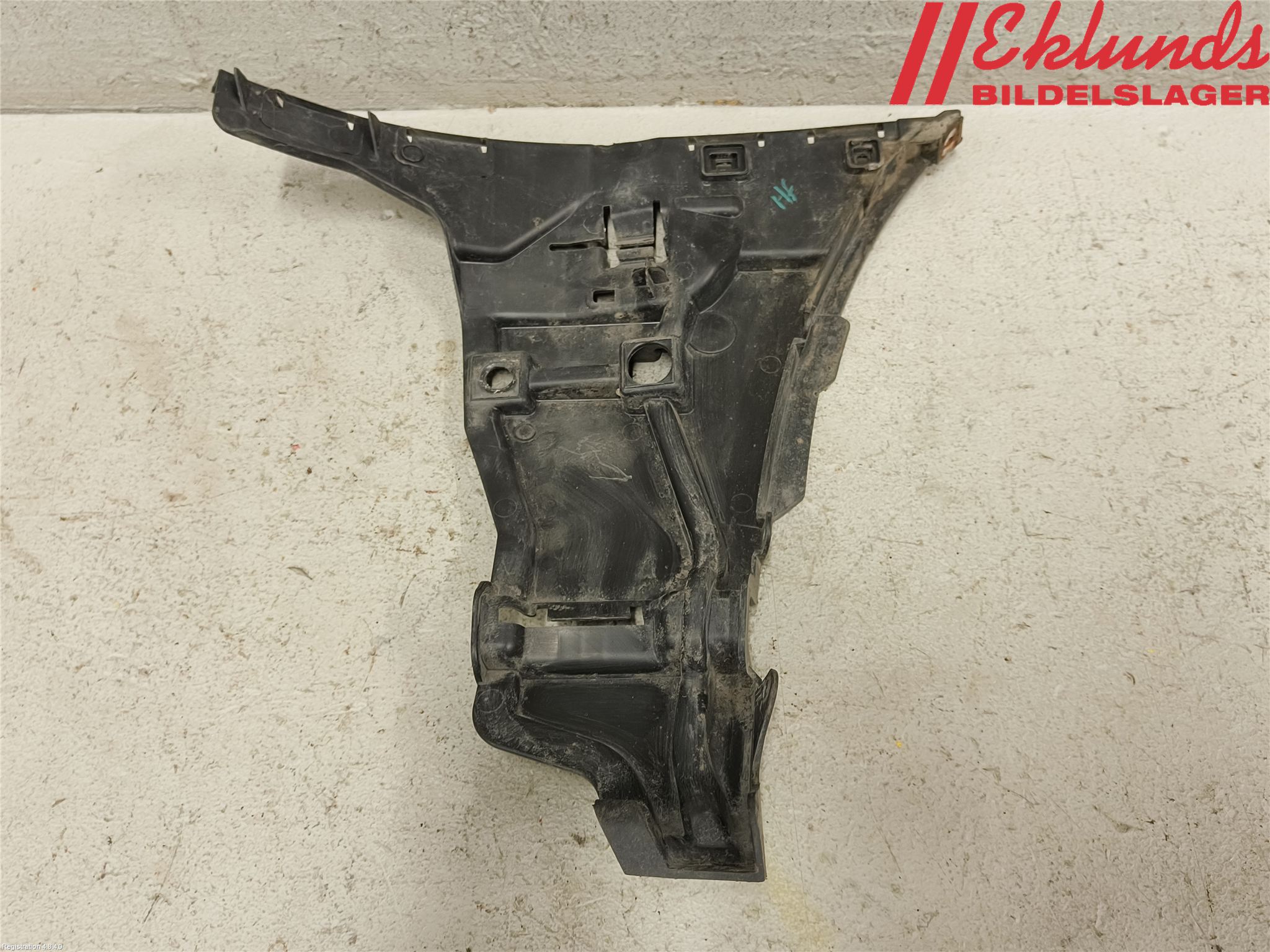 Volvo V70 05-08 Stötfångarfäste Fram Hö