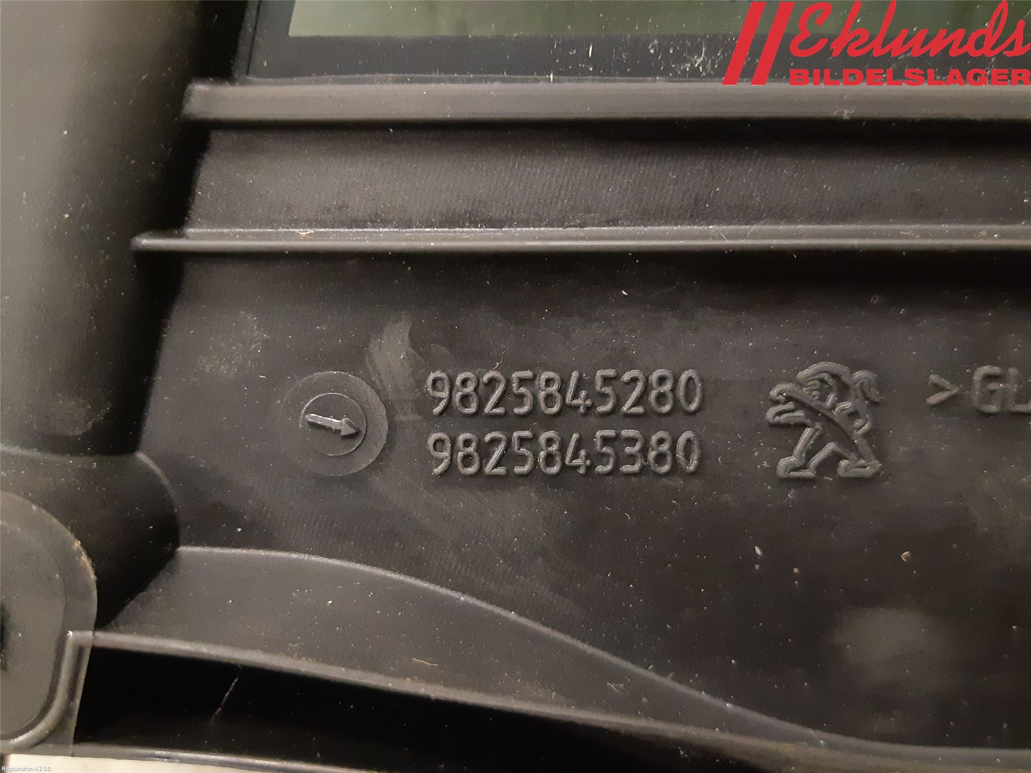 Peugeot 2008/E-2008 20- Dörruta Bak Lilla Hö