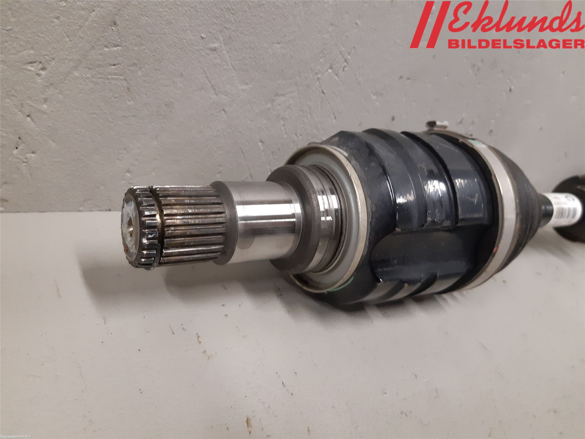 Toyota C-HR 16-23 Drivaxel Fram Vänster