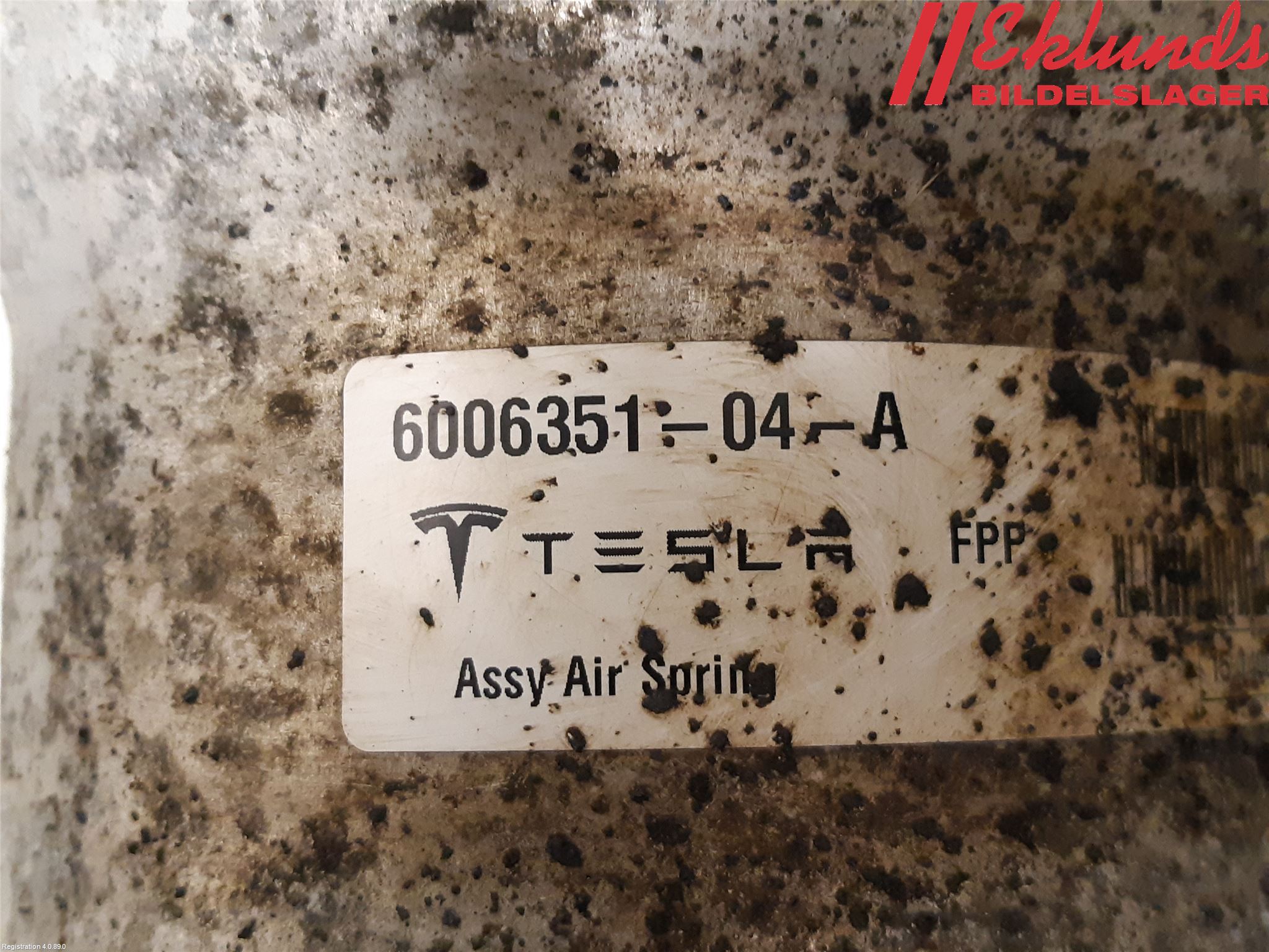 Tesla MODEL S 13- Fjäderben Fram Höger