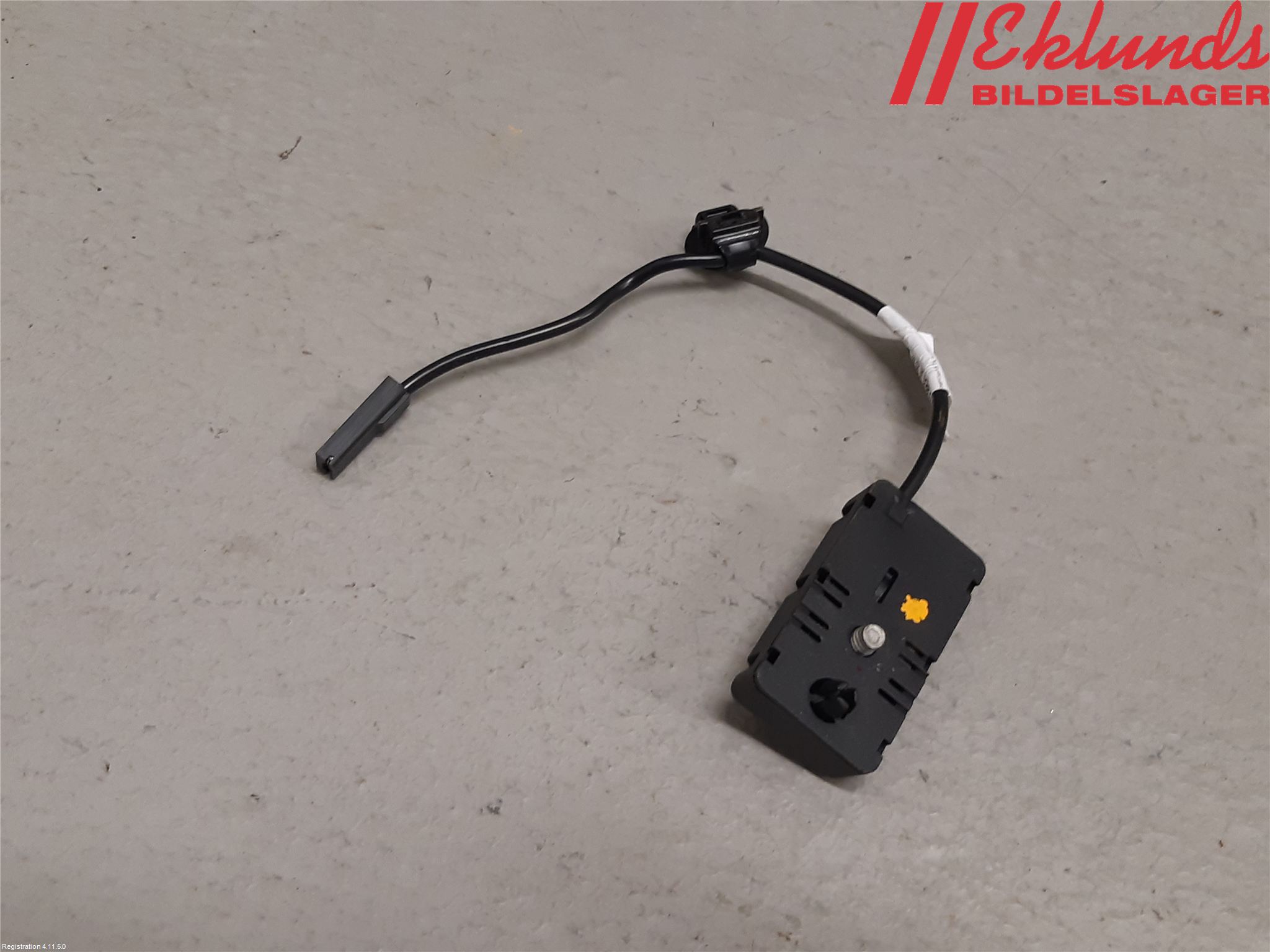 Tesla MODEL Y 21- Antenn