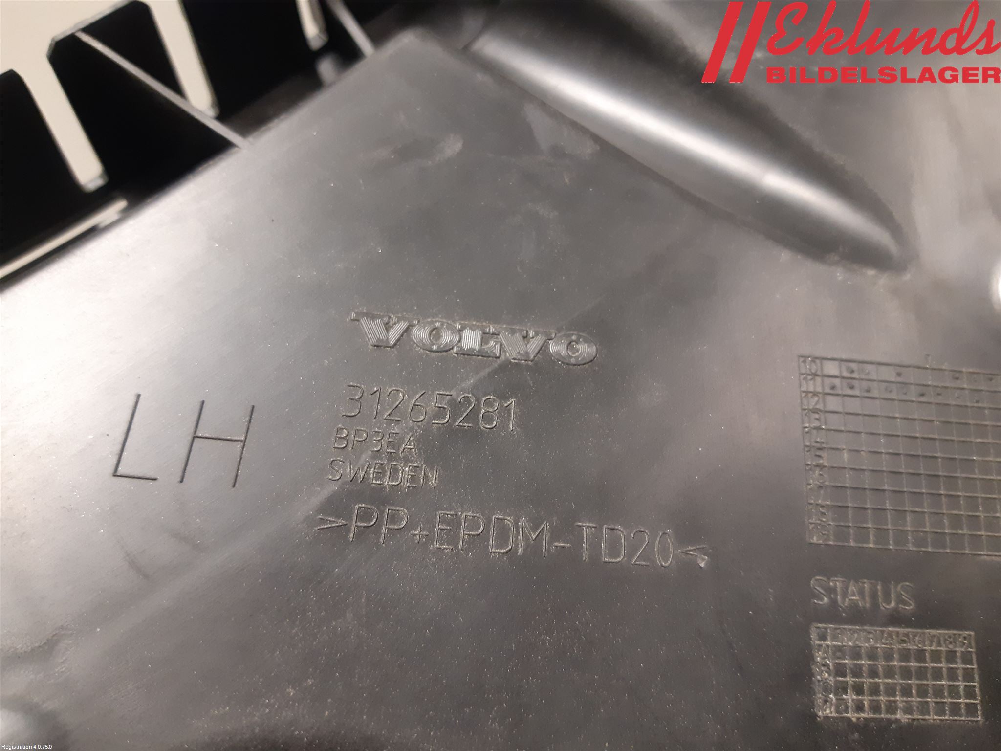 Volvo V60 11-13 Stötfångarfäste Bak Vä