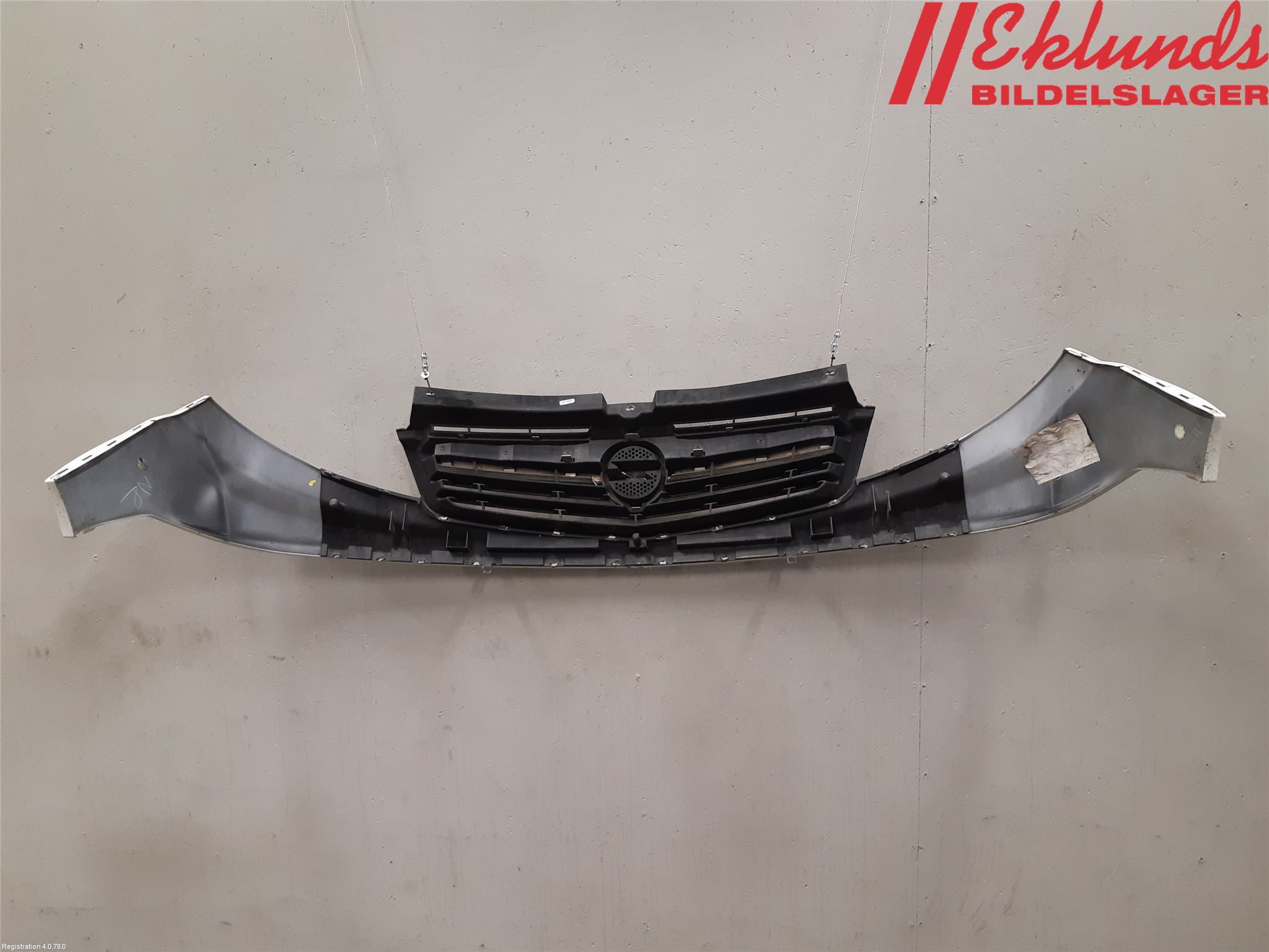 Opel VIVARO 01-14 Grill Komp