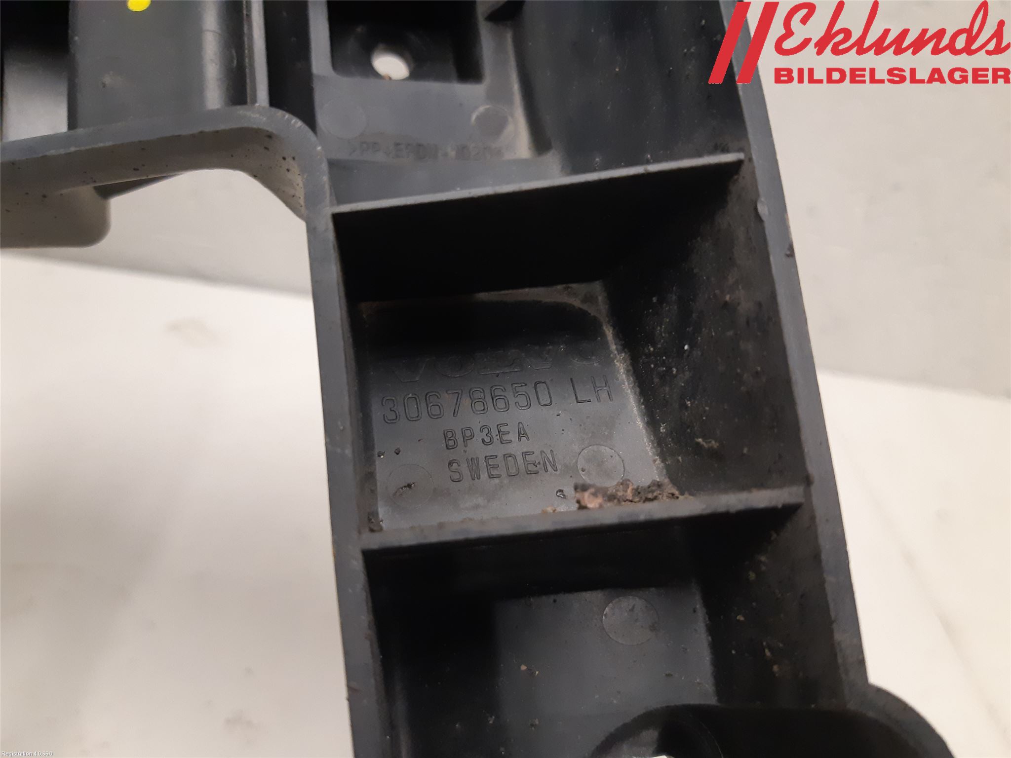 Volvo V70 08-13 Stötfångarfäste Bak Vä