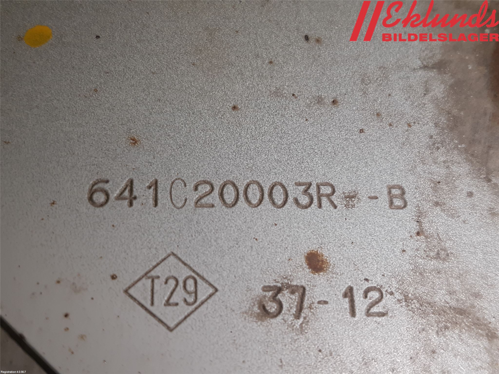 Renault MASTER III  10-14 Skärmfäste Fram Hö