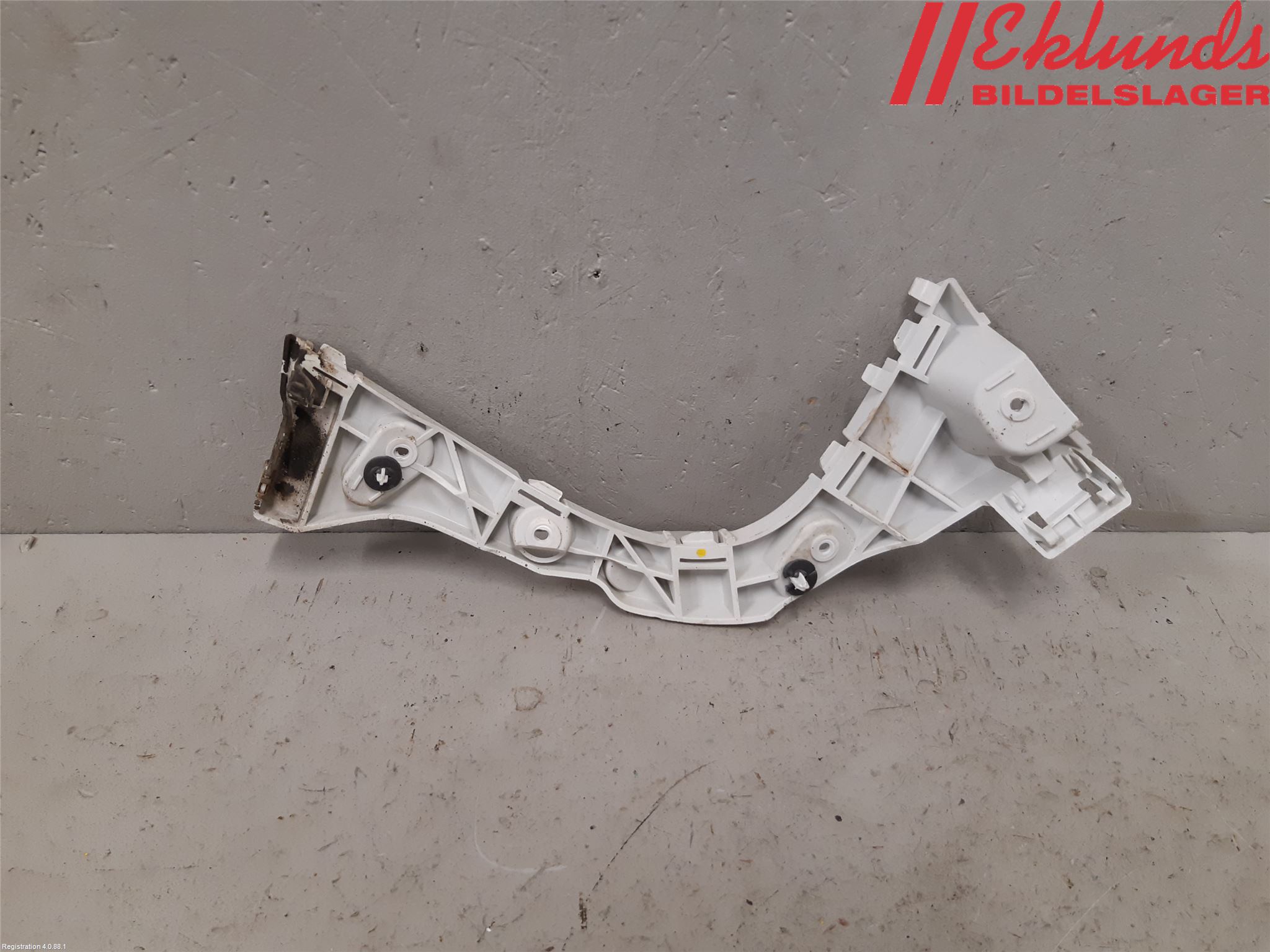 Ford FOCUS 15-18 Stötfångarfäste Bak Hö