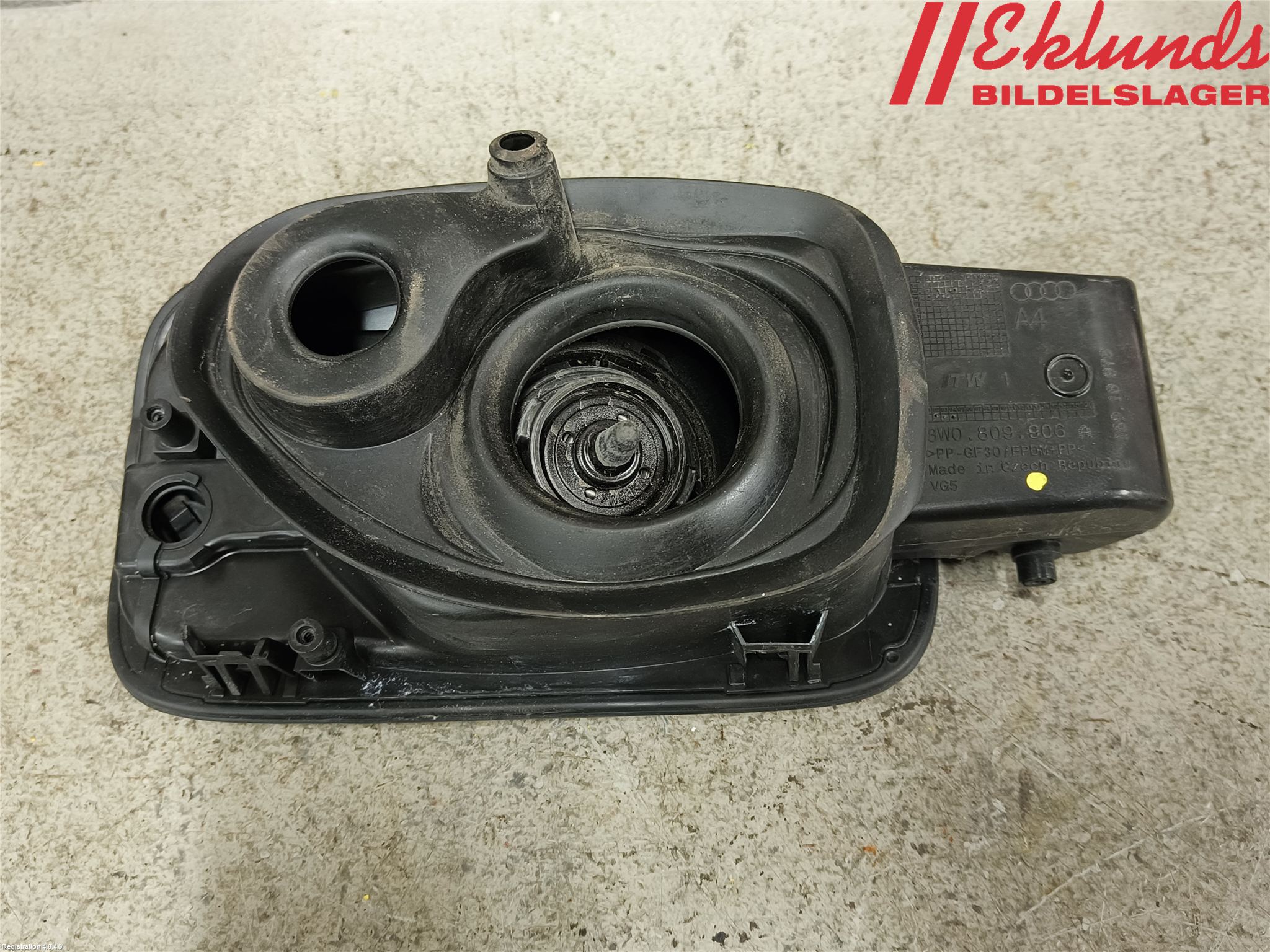 Audi A4/S4 B9 16-19 Tanklucka