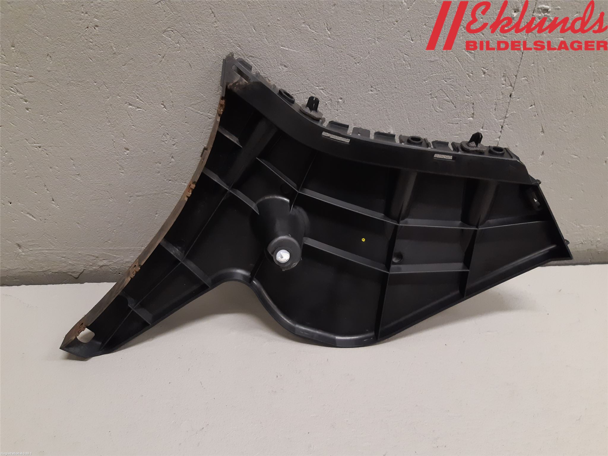 Volvo V60 11-13 Stötfångarfäste Bak Hö