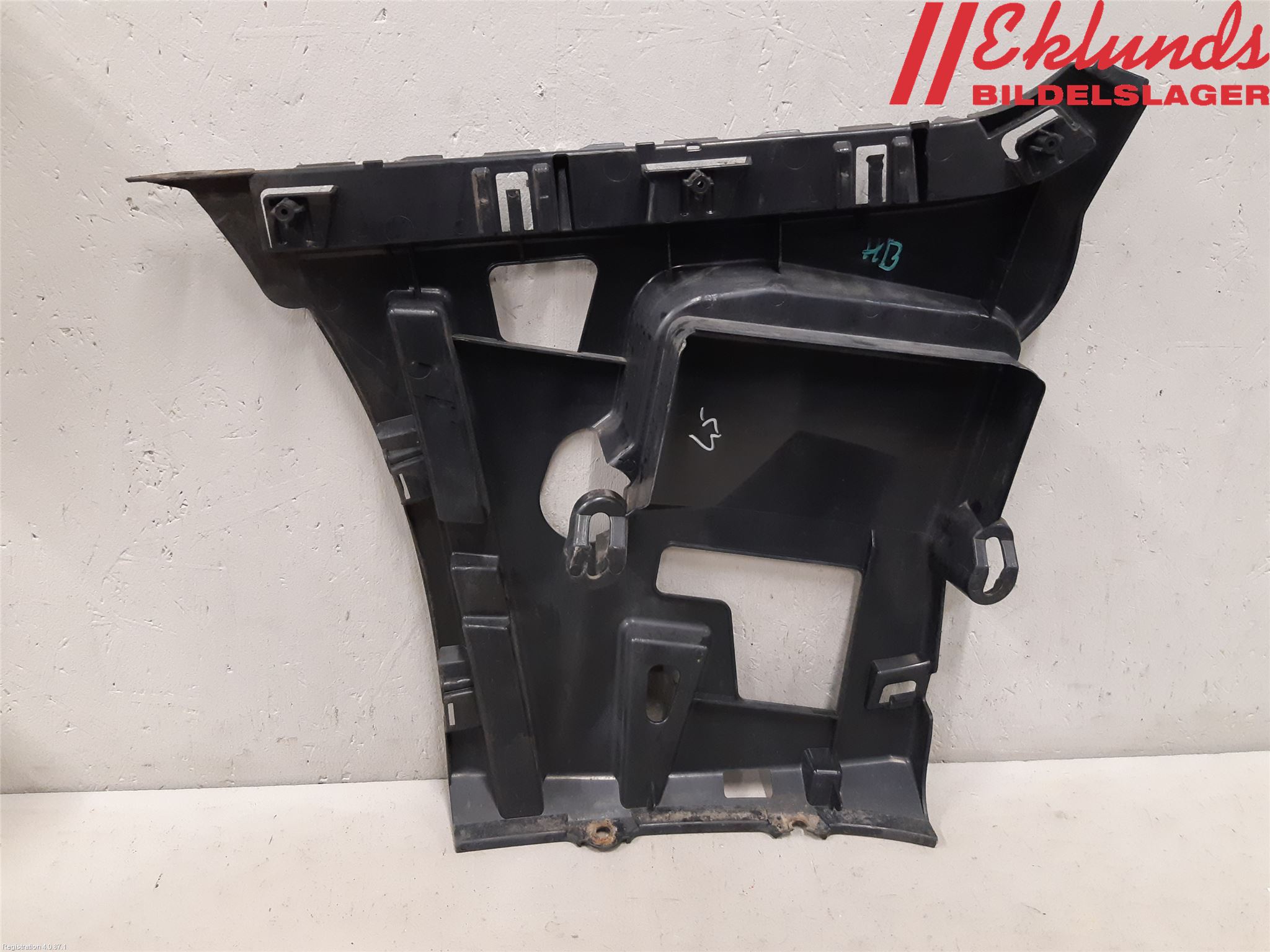 BMW 3 F30/F31/F80 12-19 Stötfångarfäste Bak Hö