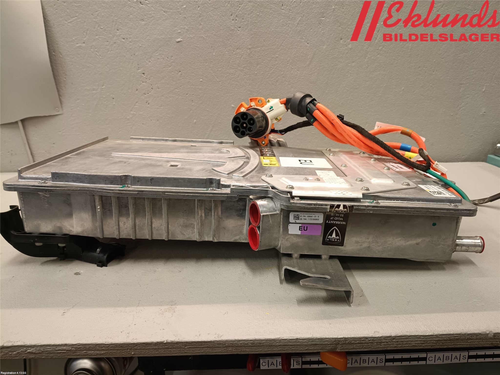 Tesla MODEL X 16- Converter