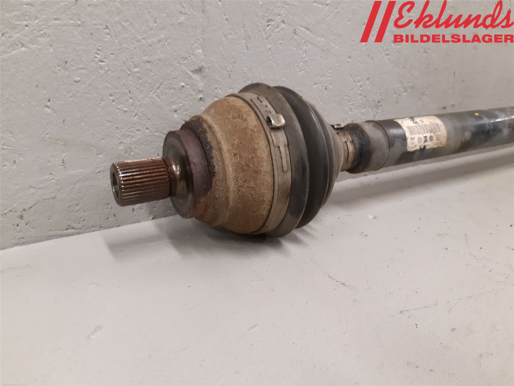 Volkswagen VW CADDY 11-15 Drivaxel Fram Höger