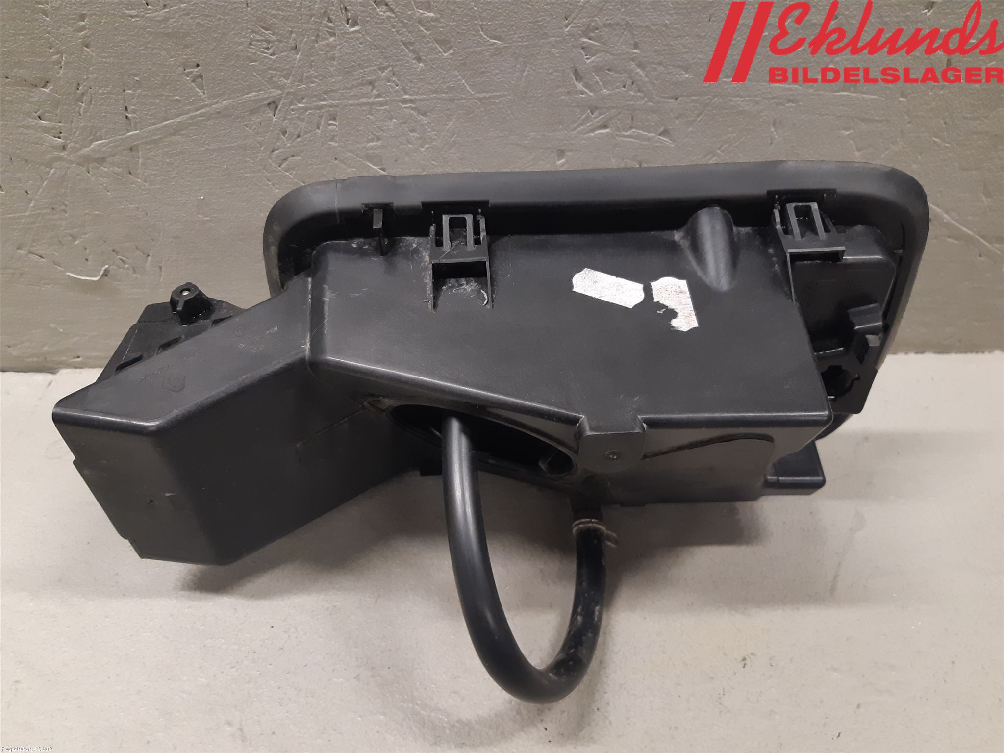 Nissan TOWNSTAR 22- Tanklucka