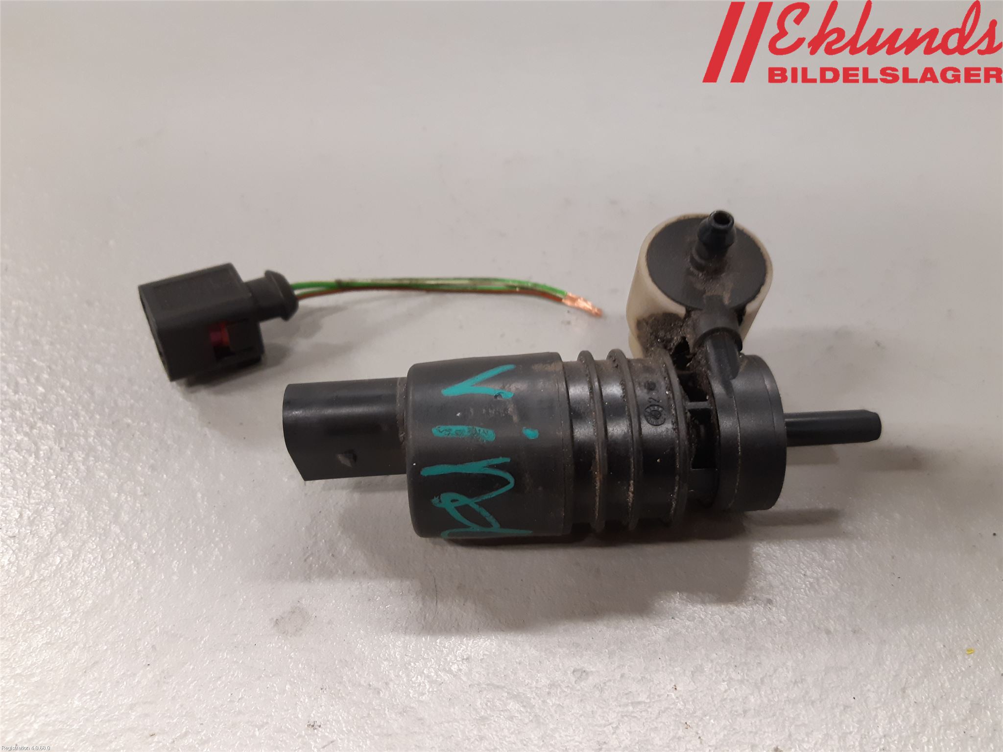 Volkswagen VW CADDY      04-10 Spolarpump Vindruta