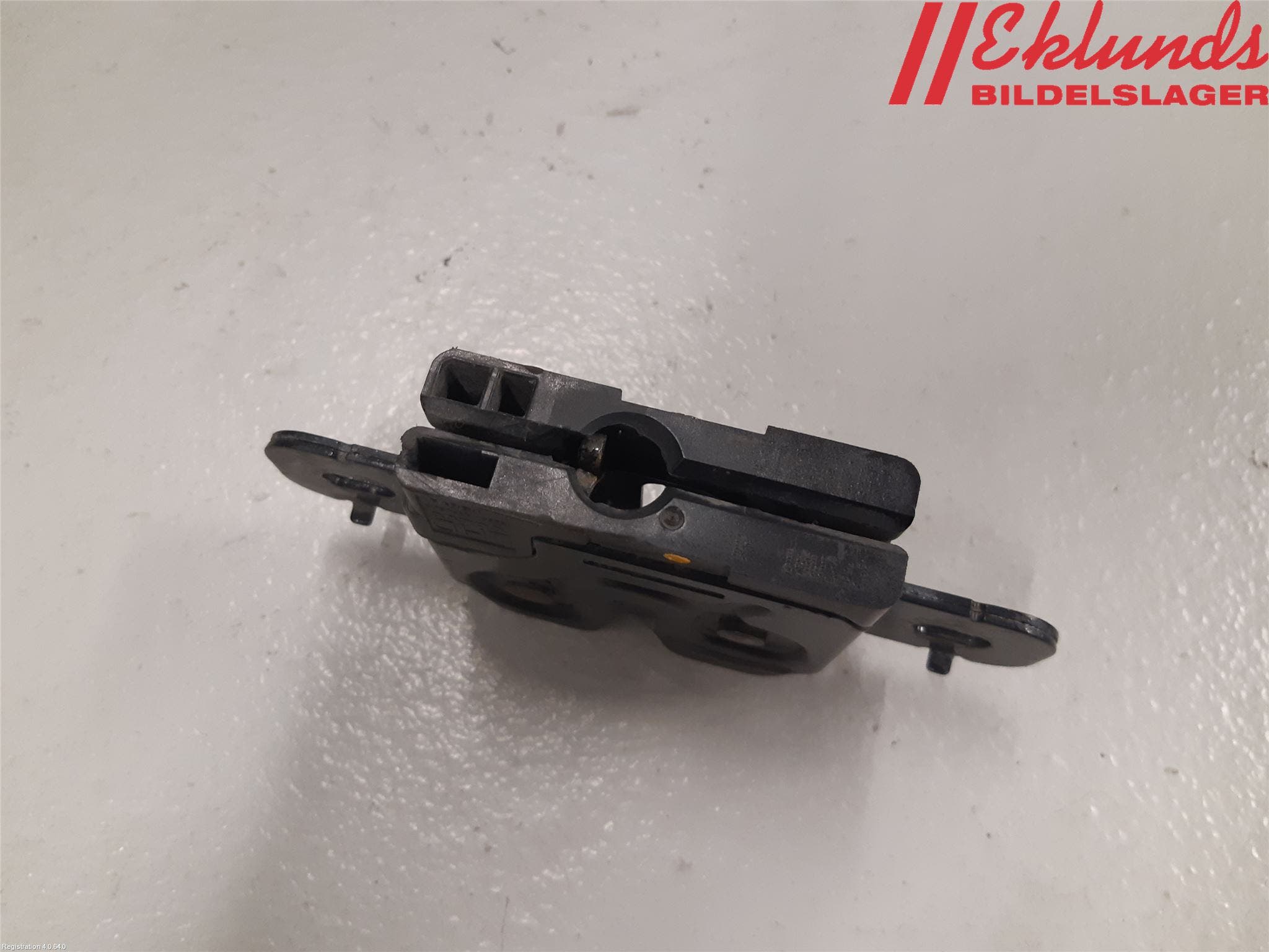 Volvo V70 08-13 Huvlås