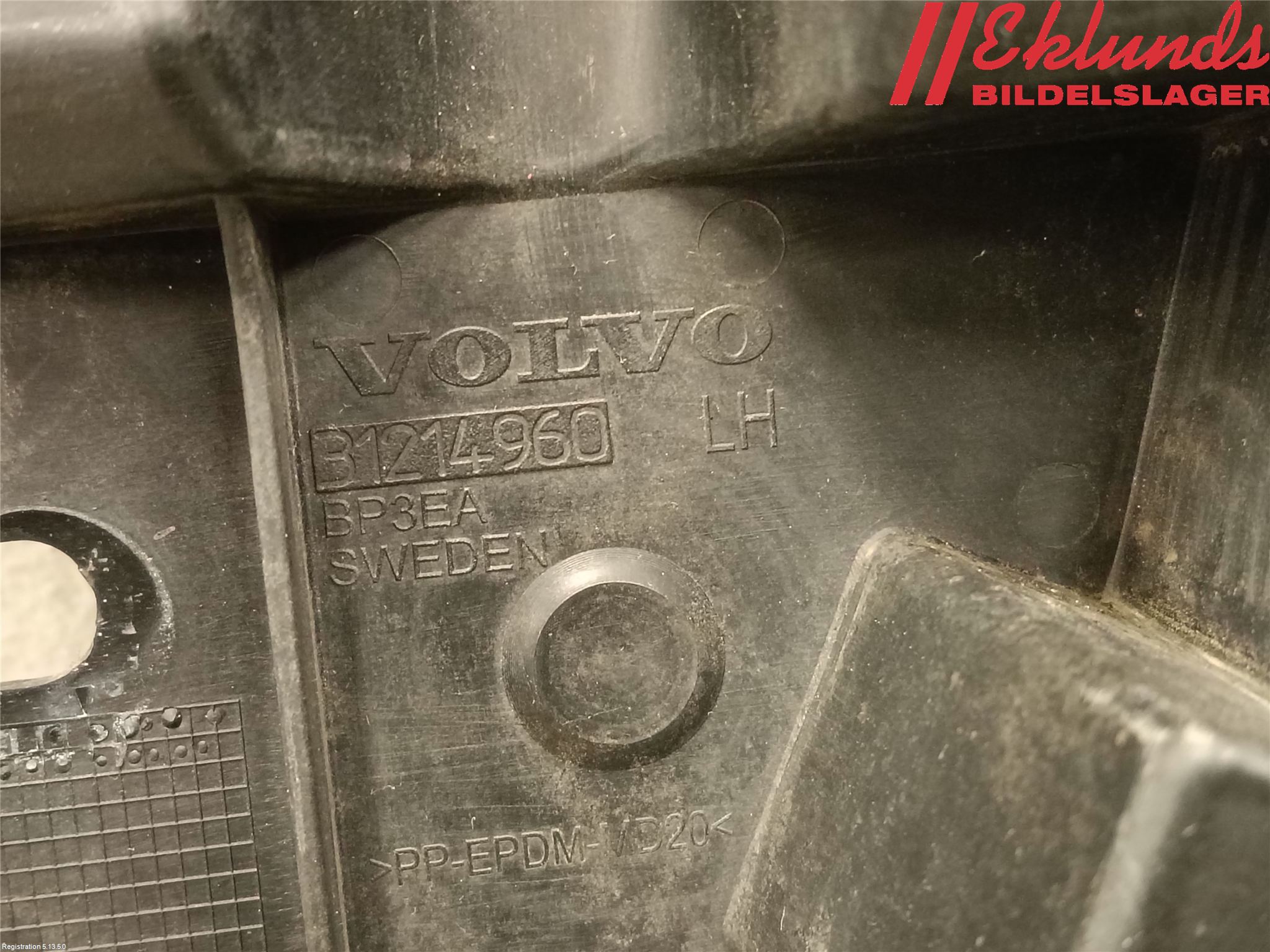 Volvo XC70 08-13 Stötfångarfäste Fram Vä