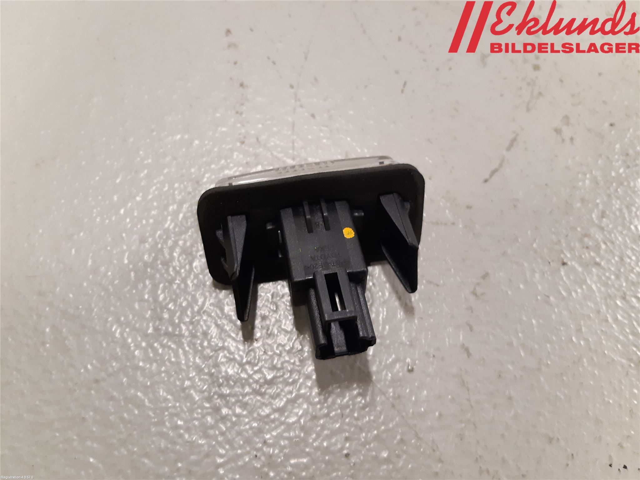 Toyota YARIS XP130 15-20 Skylt Belysning