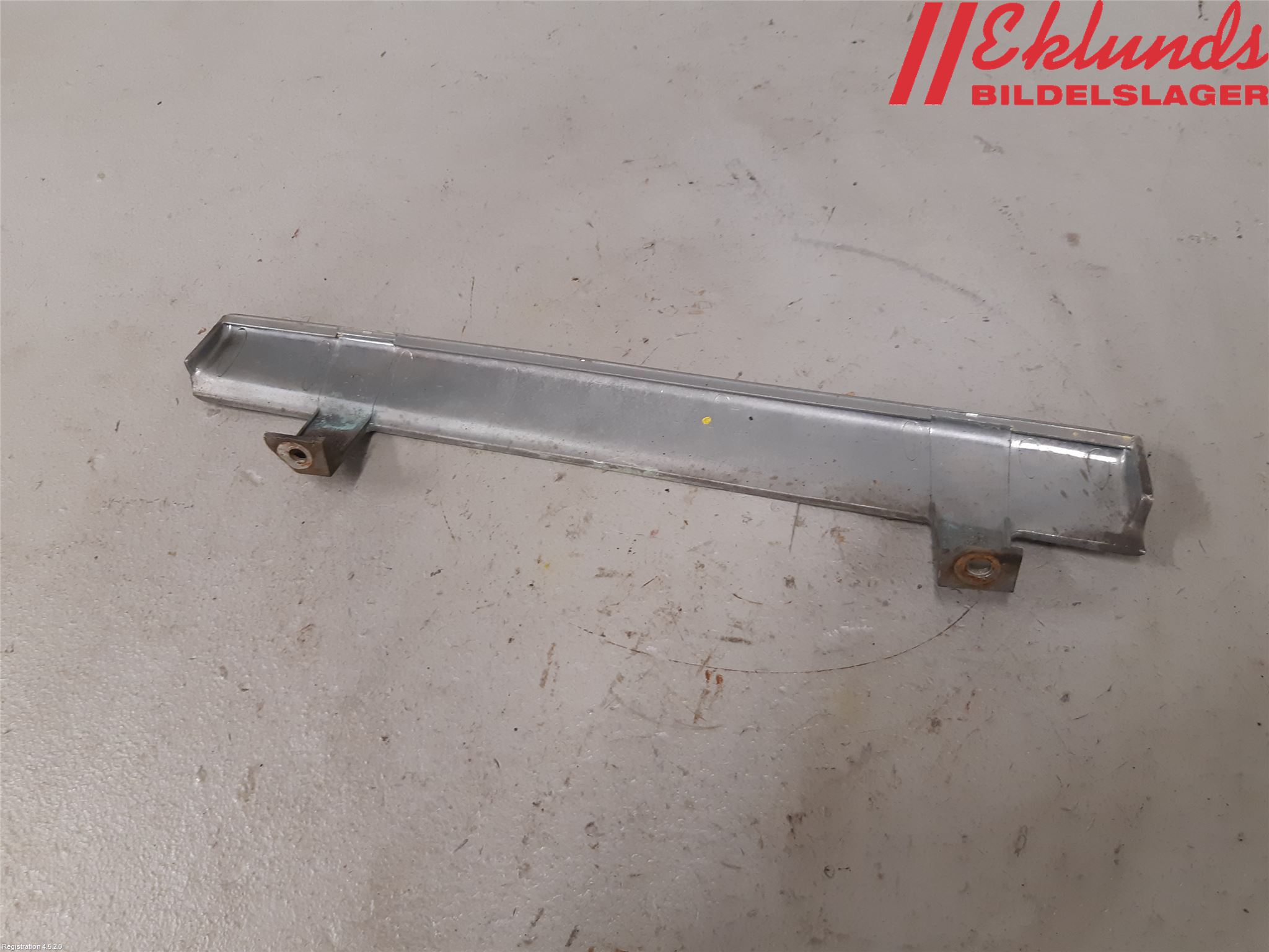 Volvo 240 88-93 Strålkastarsarg Vänster