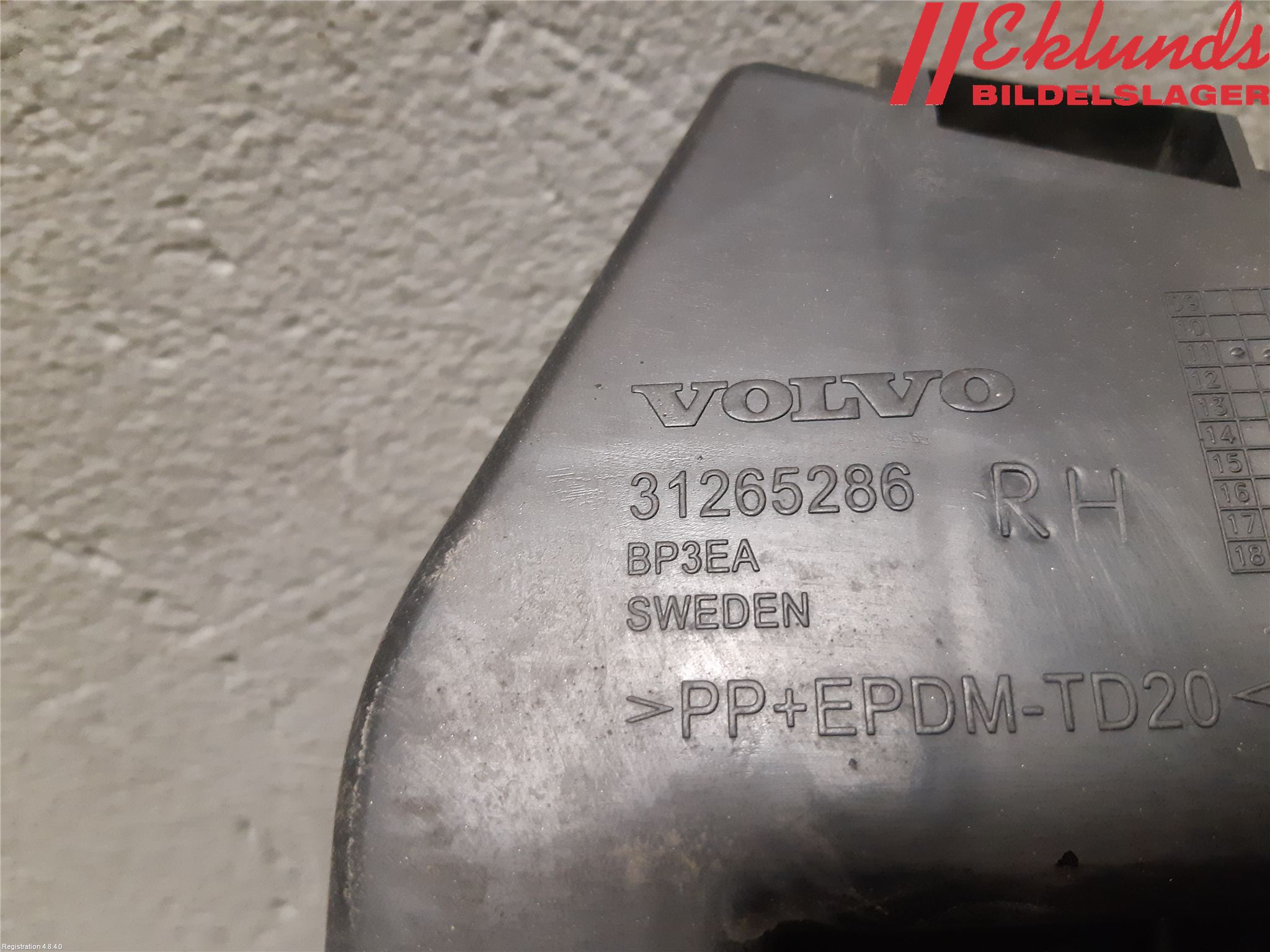 Volvo V60 11-13 Stötfångarfäste Bak Hö