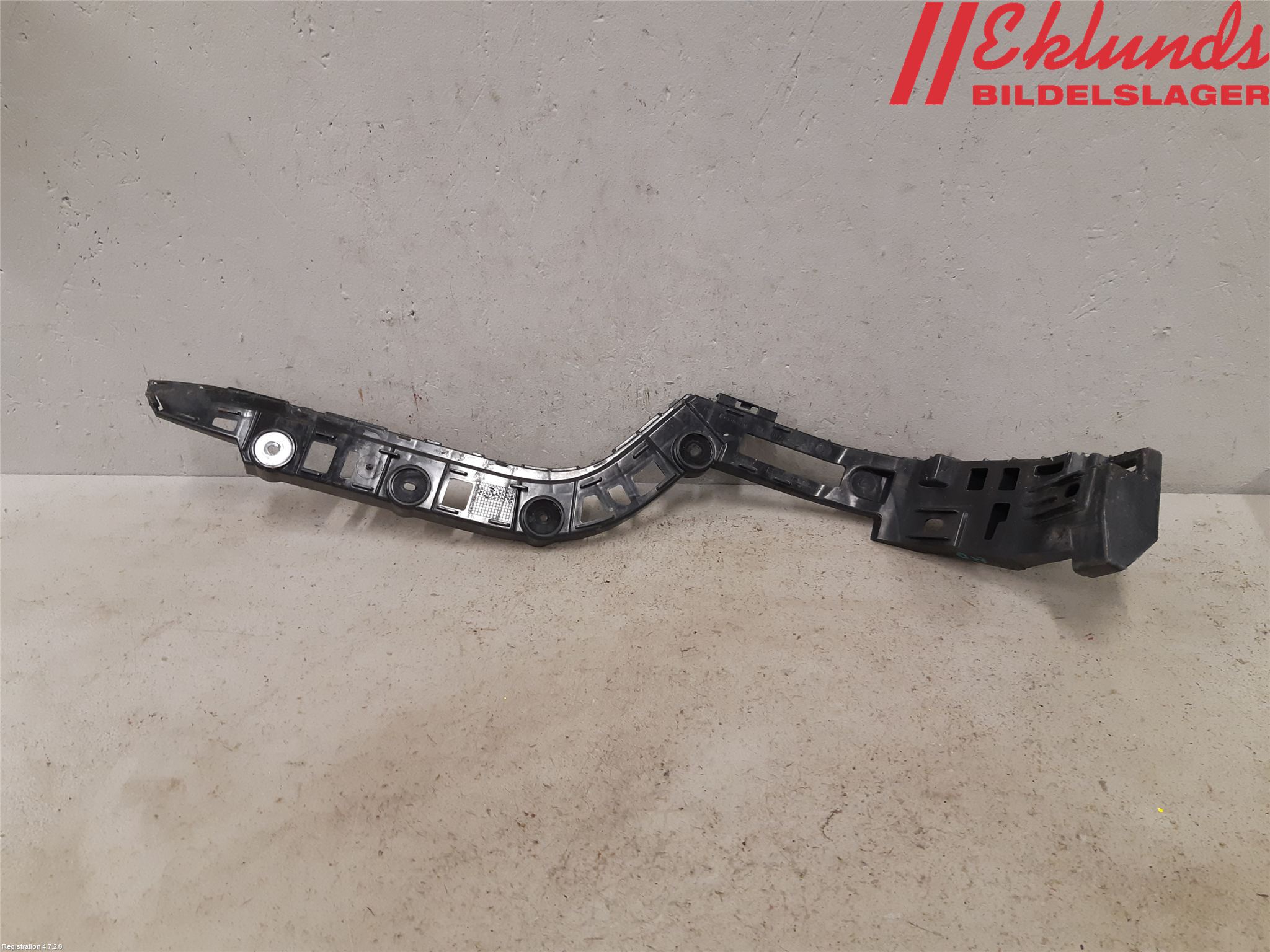 Volkswagen VW PASSAT 11-14 Stötfångarfäste Bak Hö