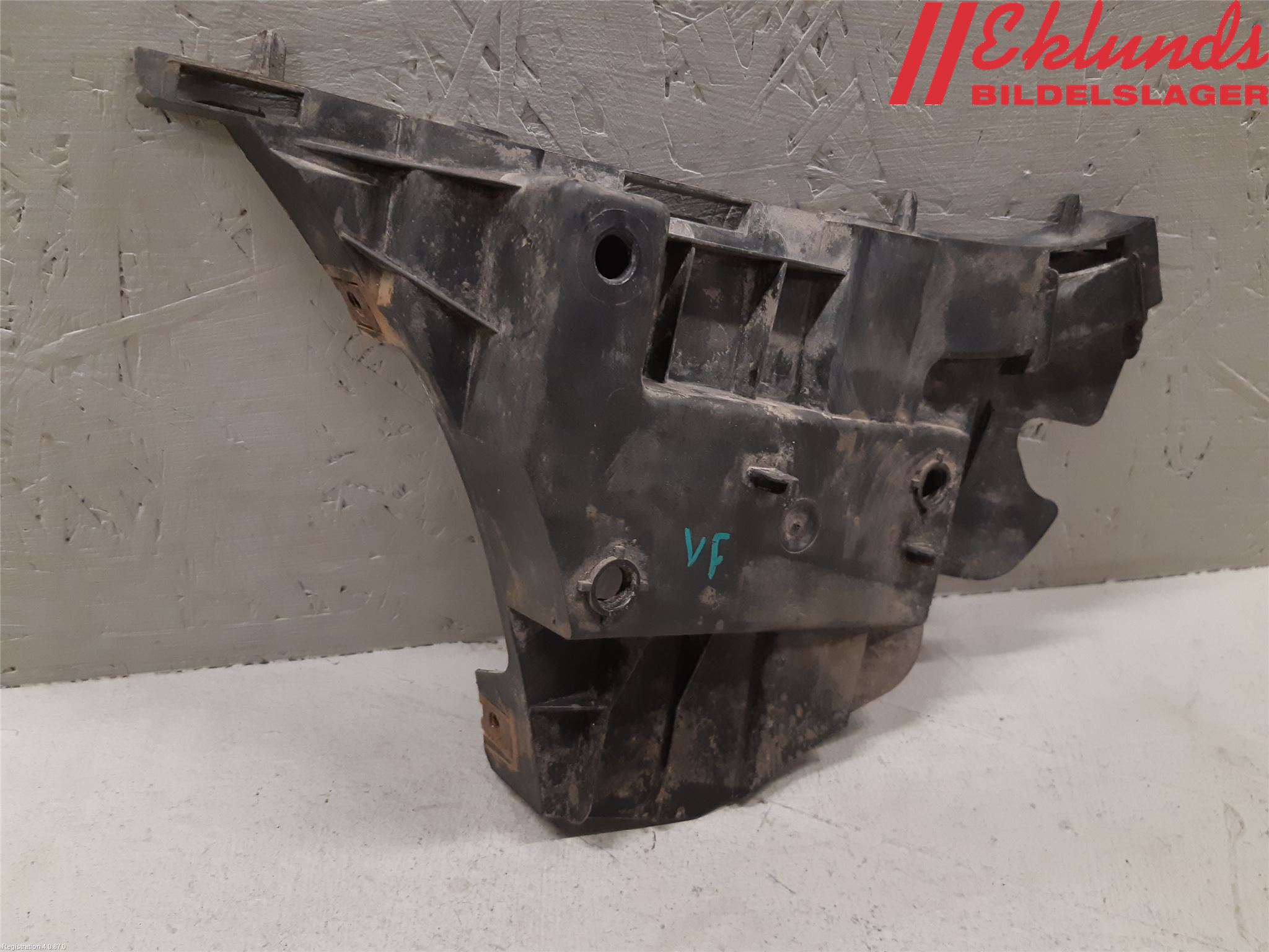 Volvo V70 08-13 Stötfångarfäste Fram Vä