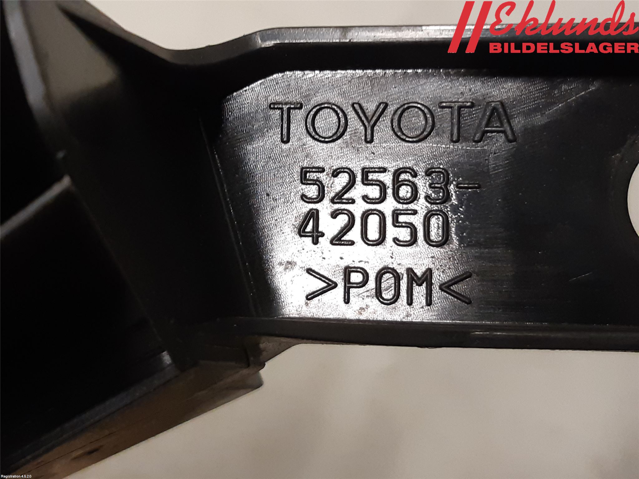 Toyota RAV4 19- Stötfångarfäste Bak Vä