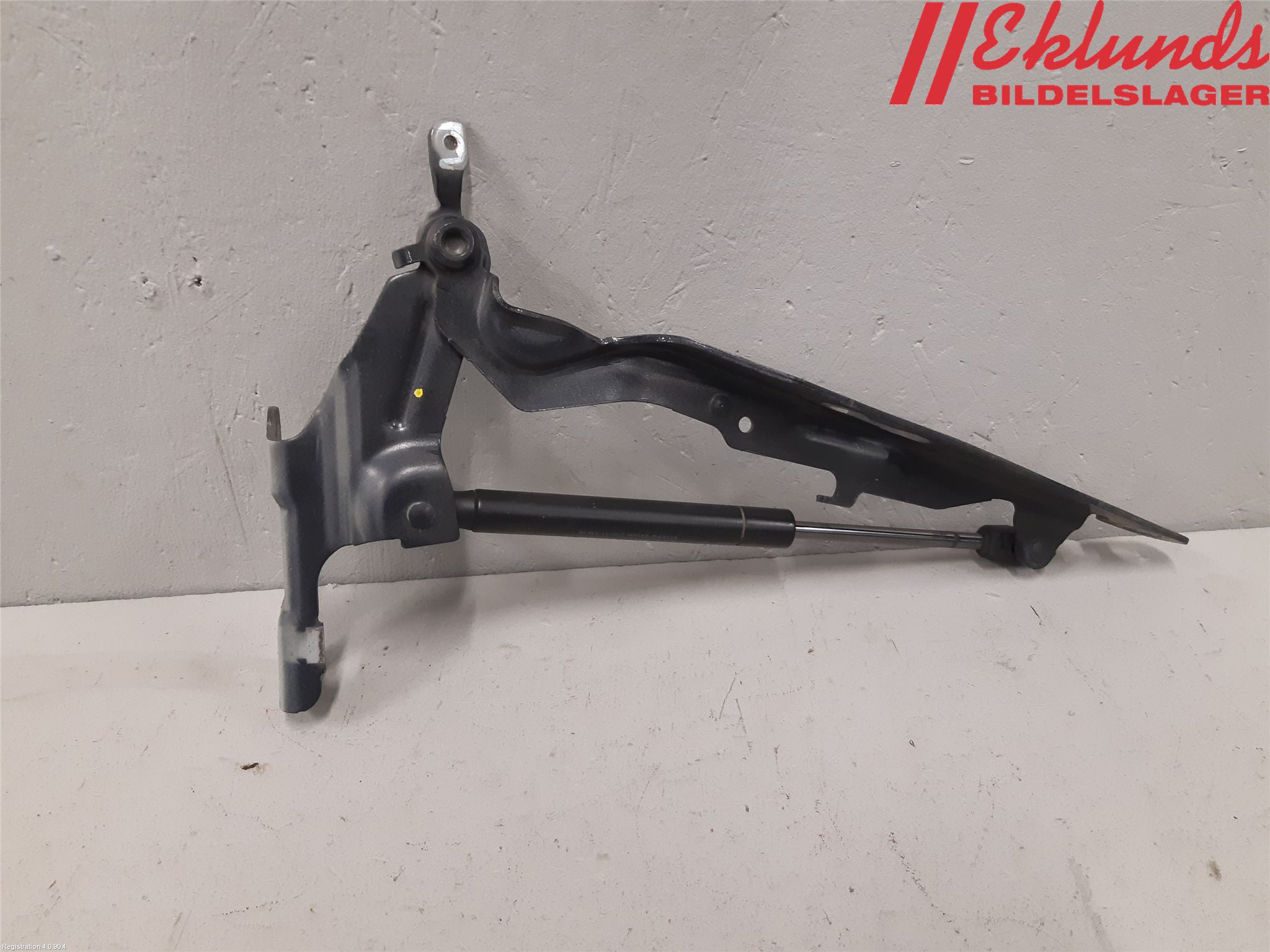 Volvo XC60 09-13 Huvgångjärn