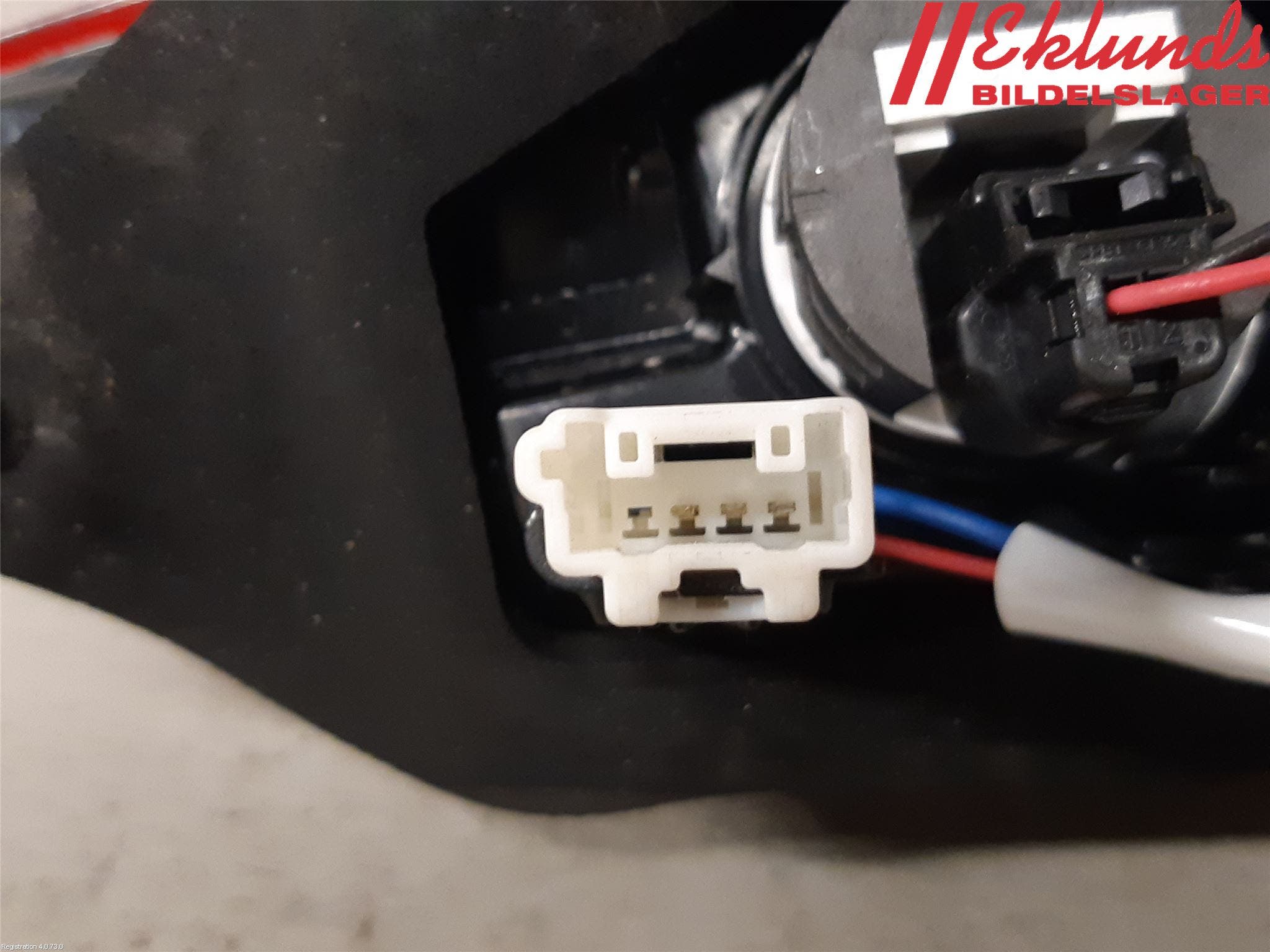 Toyota YARIS XP130 15-20 Bakljus Lucka Vä