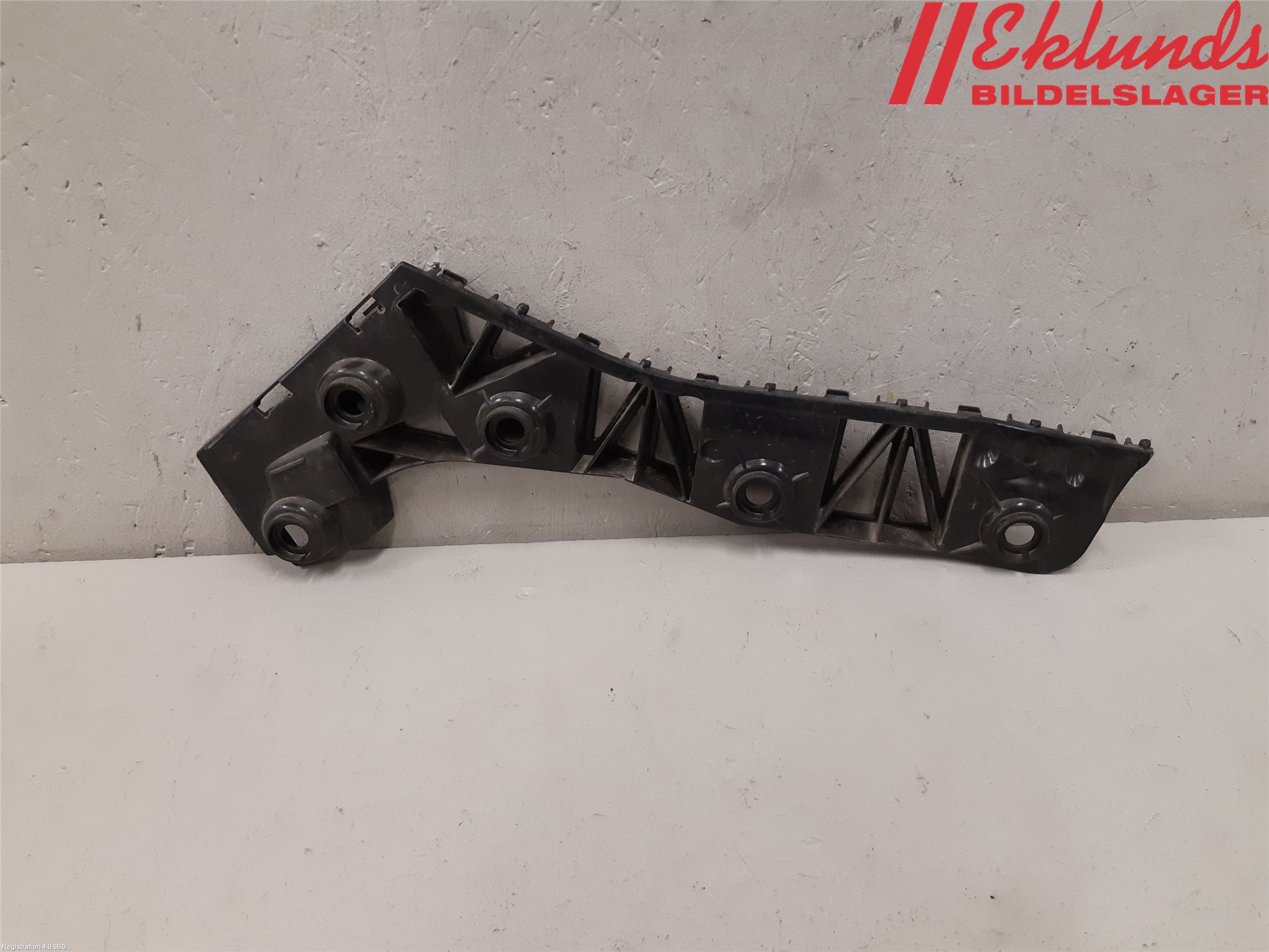 Seat TARRACO 19- Stötfångarfäste Bak Vä