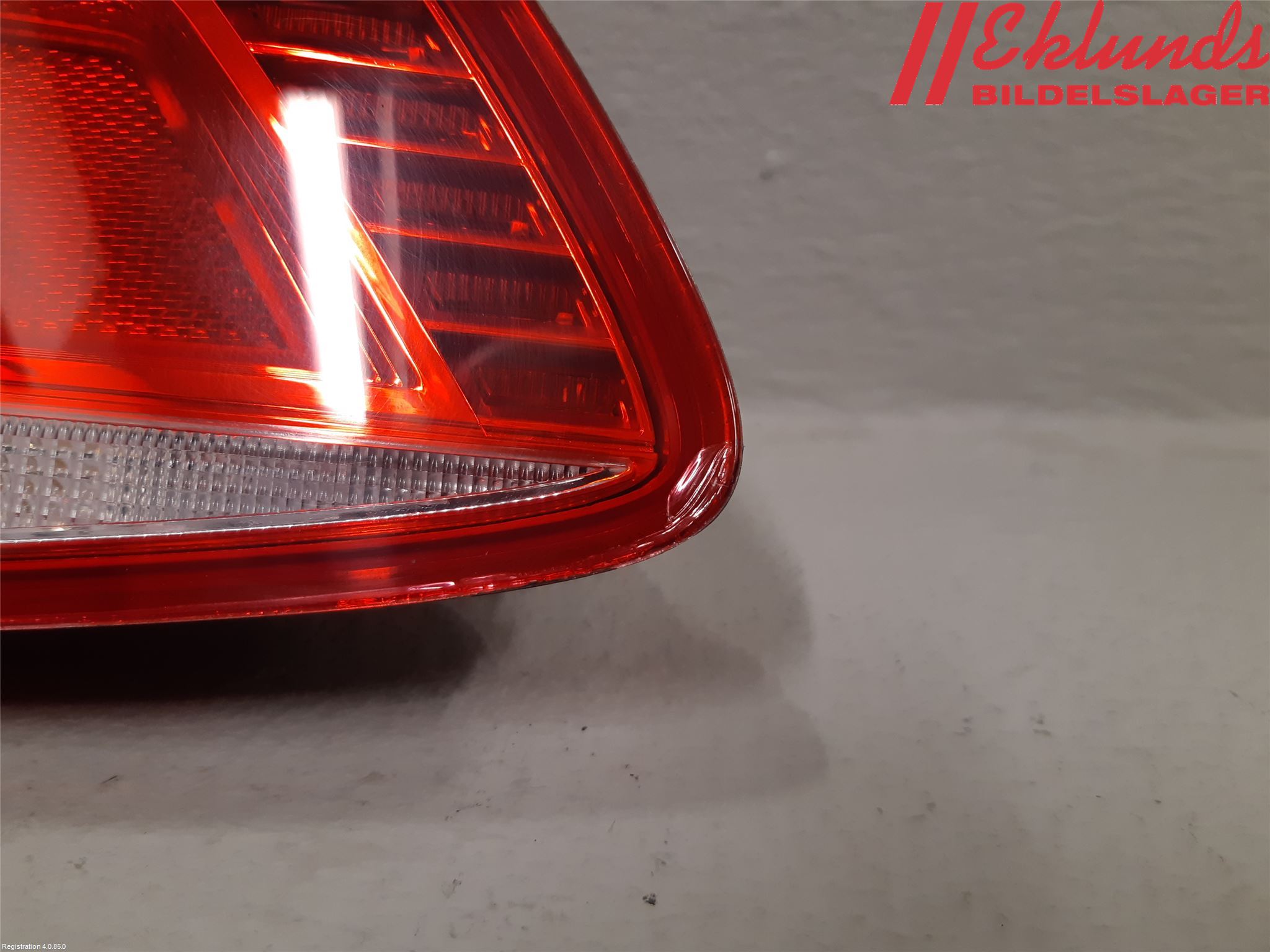 Volkswagen VW PASSAT 11-14 Bakljus Lucka Vä
