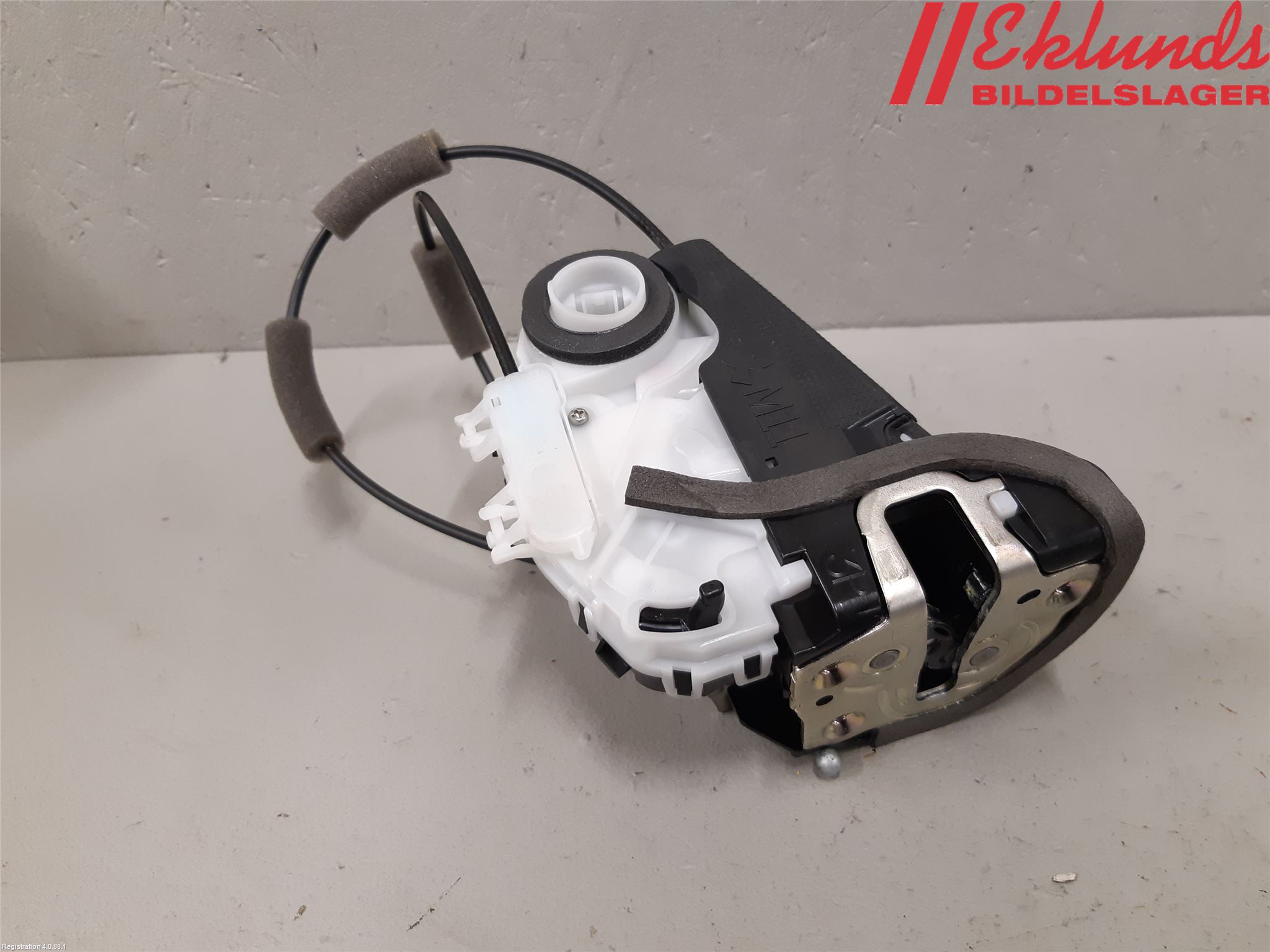 Toyota YARIS CROSS XP21 21- Låskista-Dörrlås