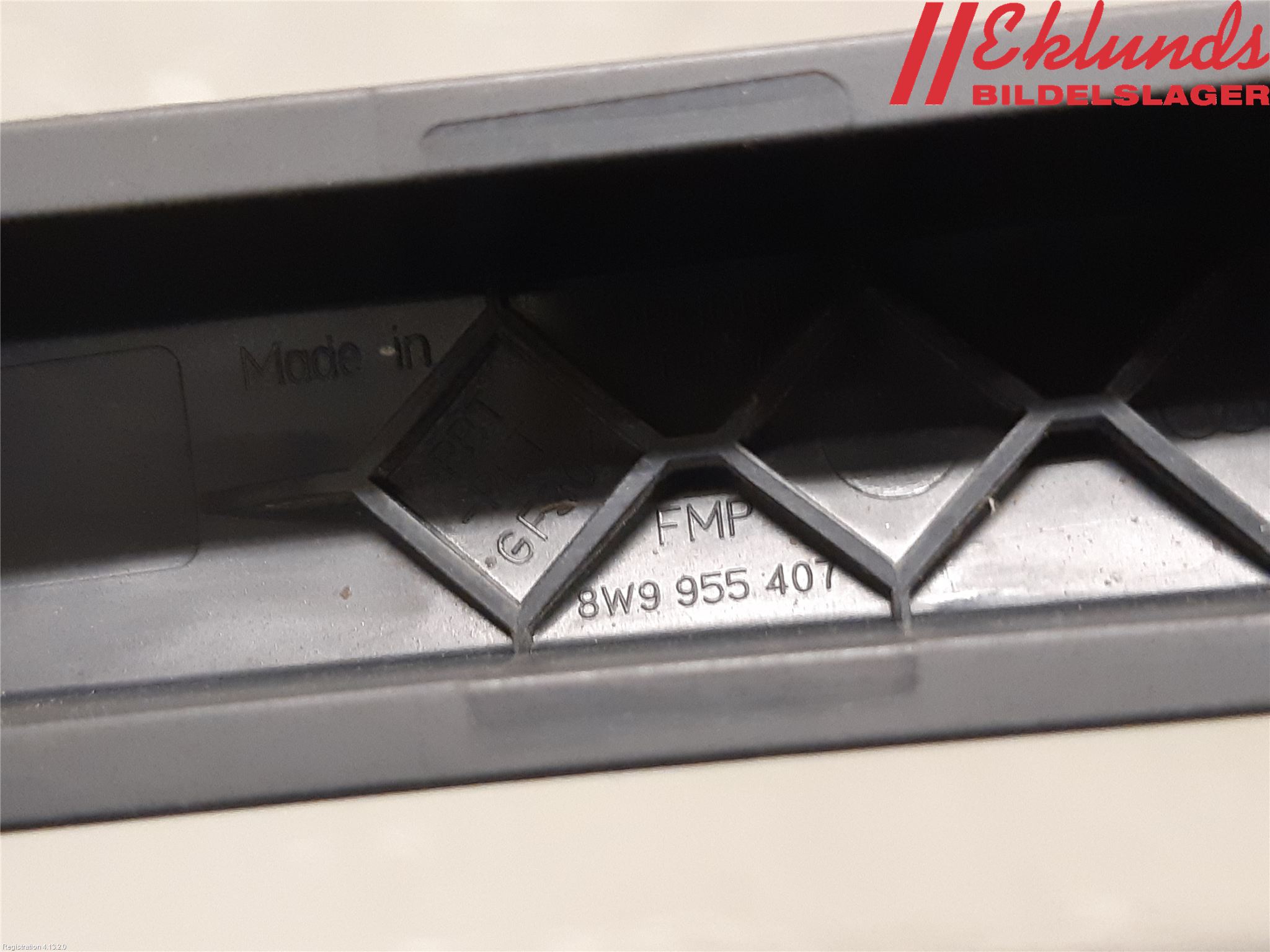 Audi A4/S4 B9 16-19 Torkararm-Bakruta