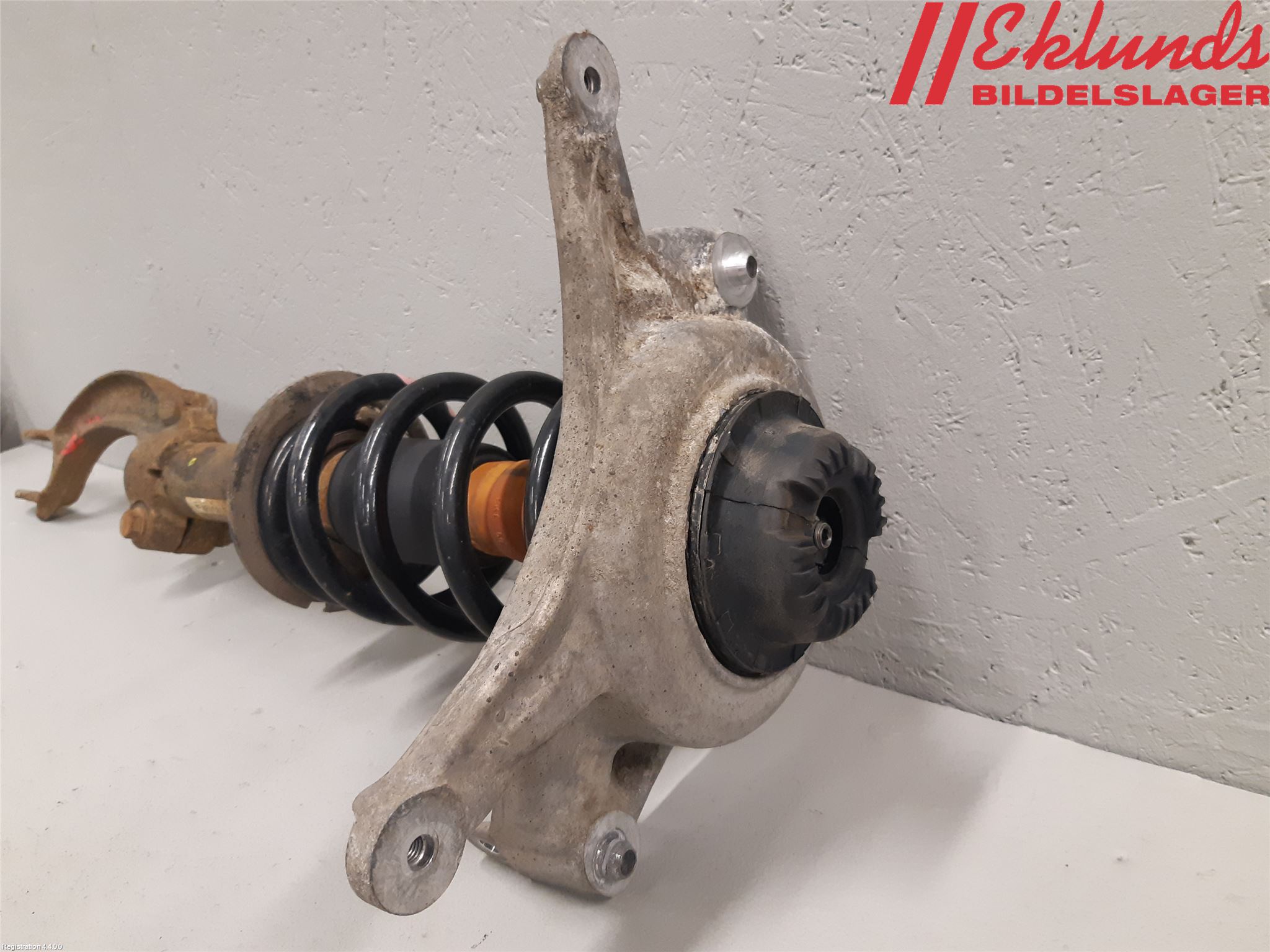 Audi Q5 09-16 Fjäderben Fram Vänster