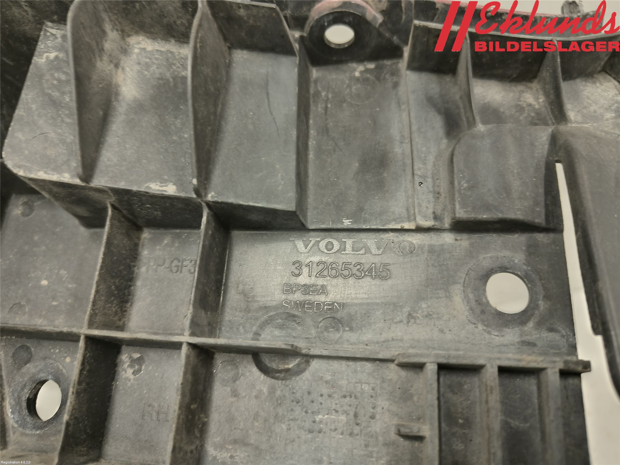 Volvo V70 08-13 Stötfångarfäste Fram Hö