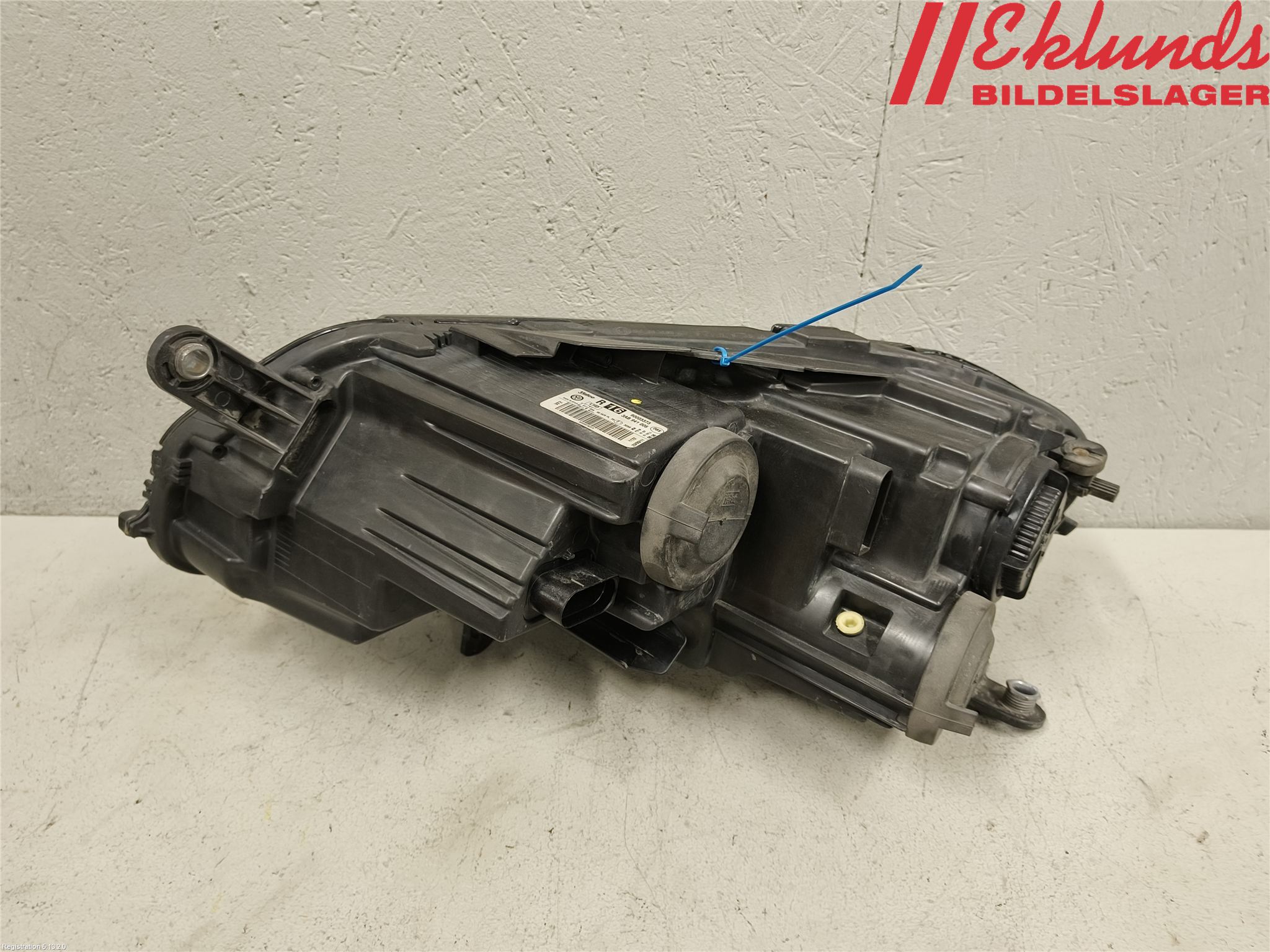 Volkswagen VW PASSAT 11-14 Strålkastare Höger